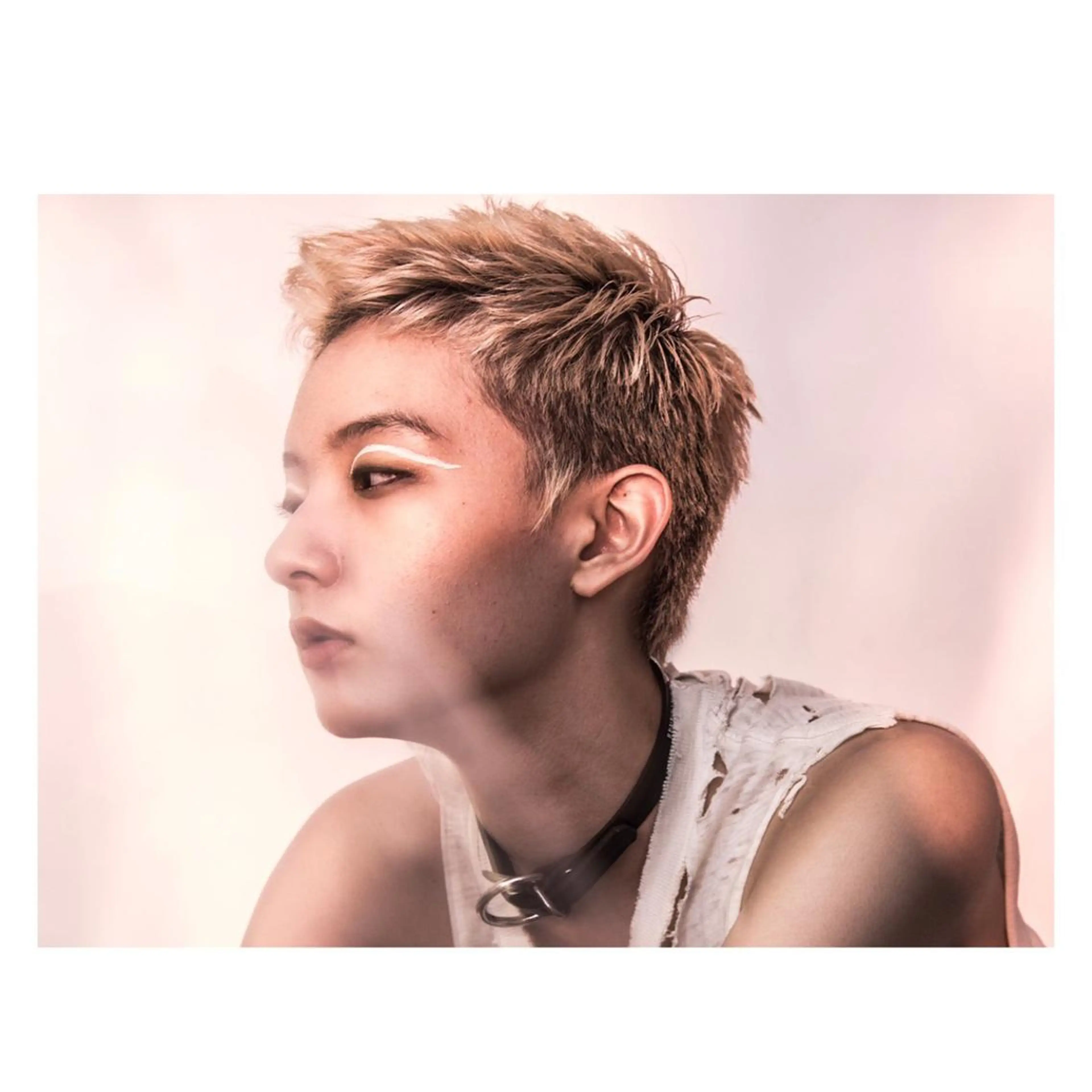 ショート カラー Ashanti 磯崎のヘアスタイル