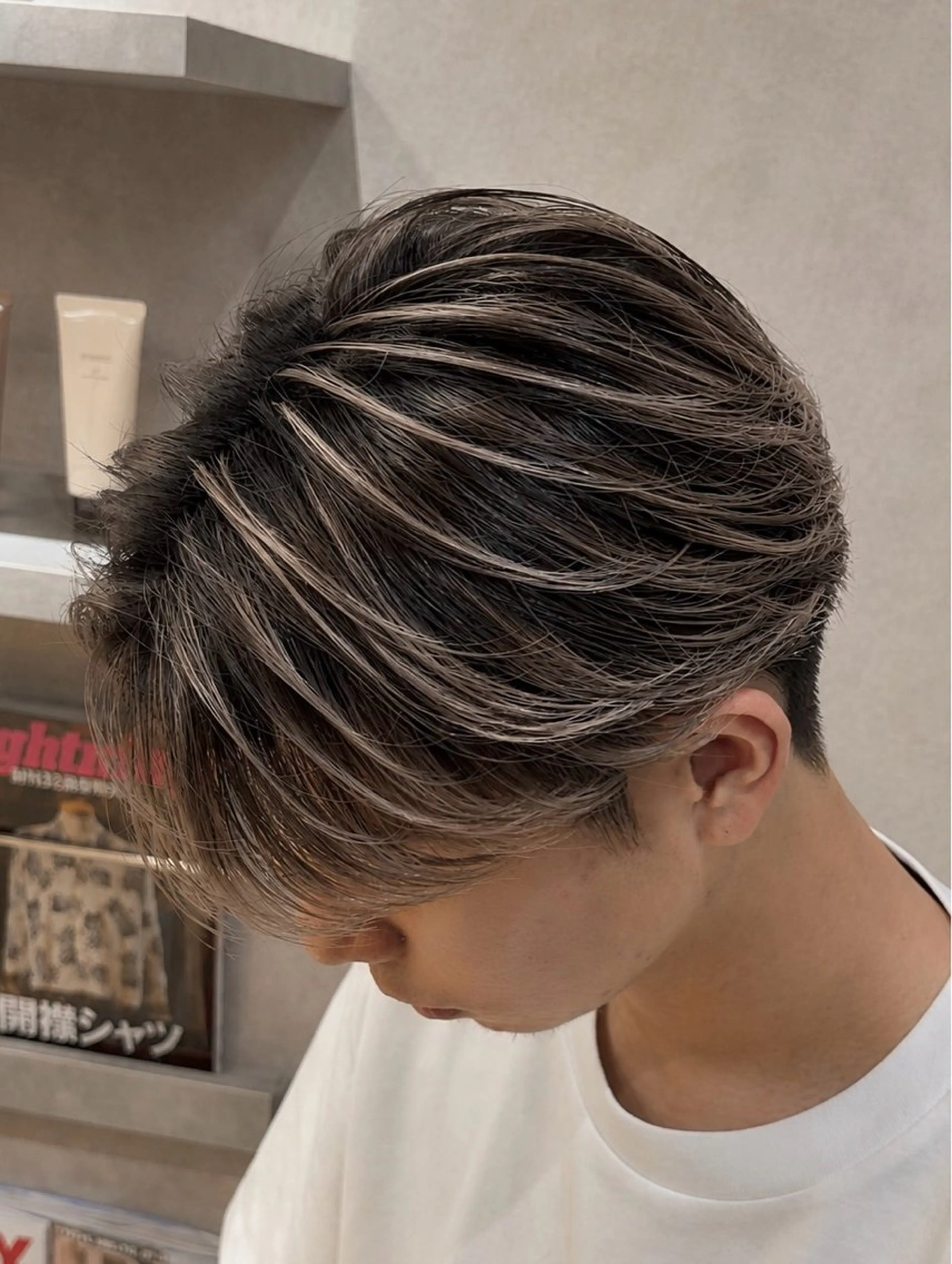 カラー メンズ メンズバレイヤージュ バレイヤージュ シルバー ヘアカラー バレイヤージュ特化| Takuのヘアスタイル
