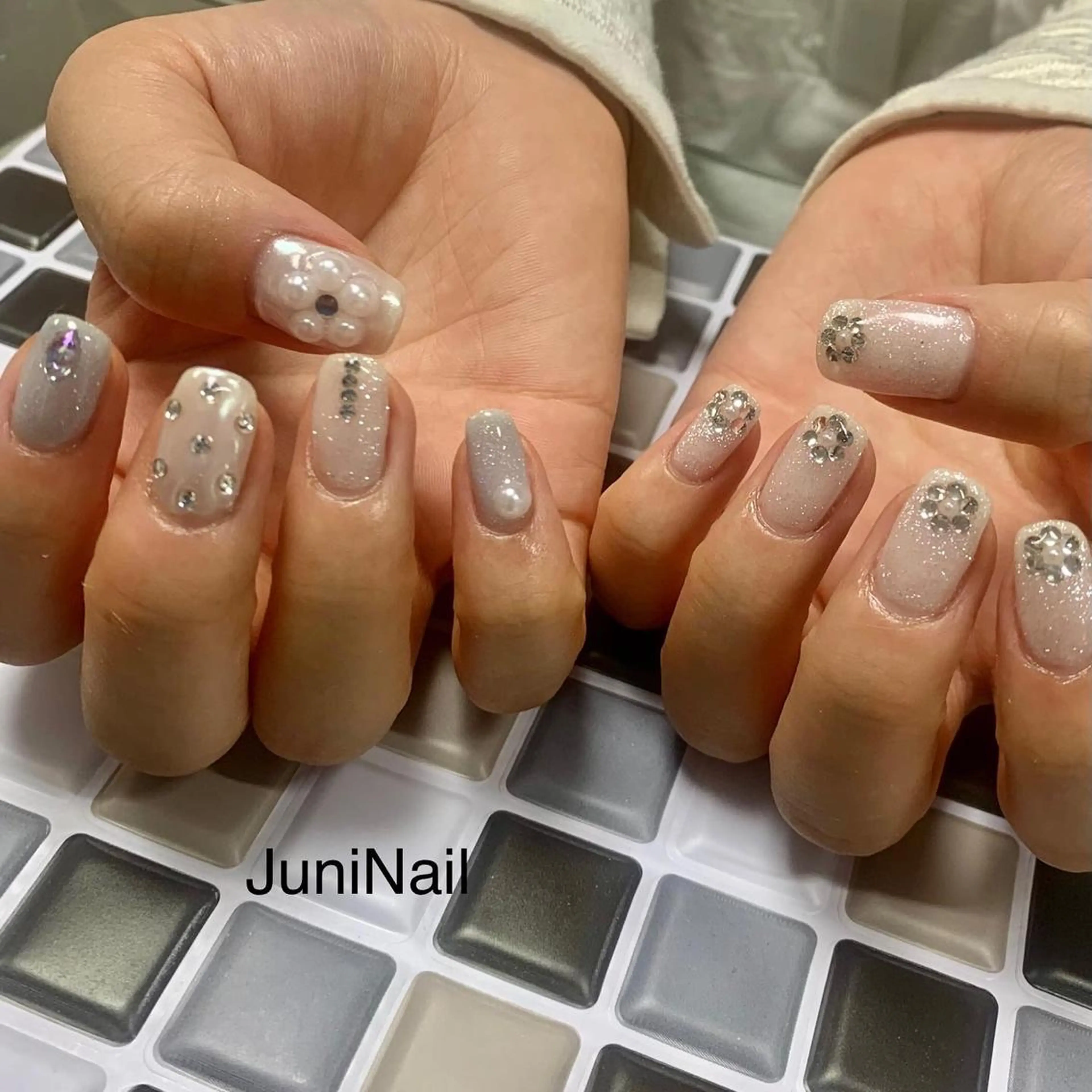 ネイル オーロラネイル クリアネイル 成人式 フラッシュネイル フレンチネイル ハンドネイル JuniNail 주니네일🇰🇷suのネイルデザイン