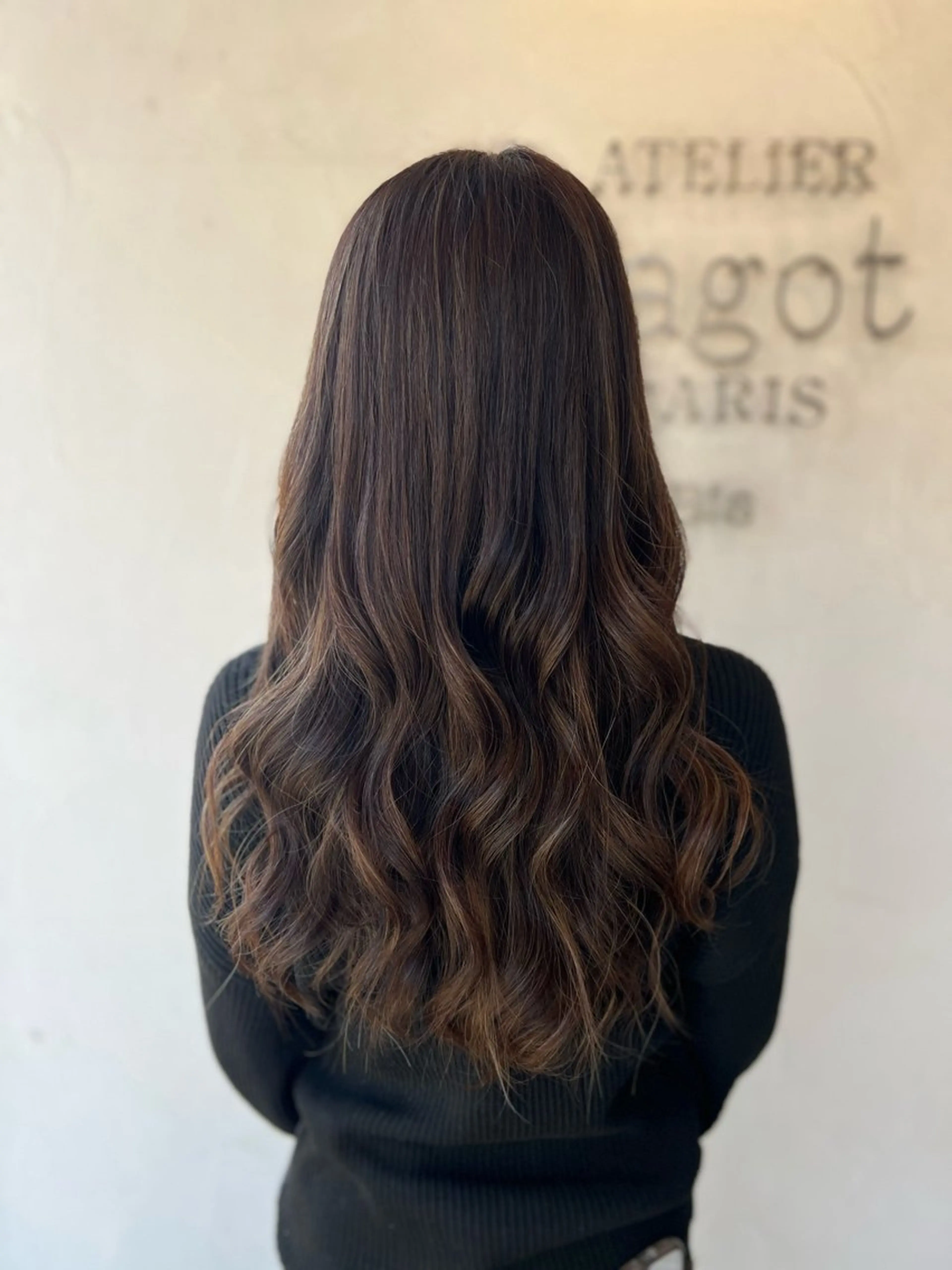 ロング ハイライト アトリエファゴ Yuineのヘアスタイル