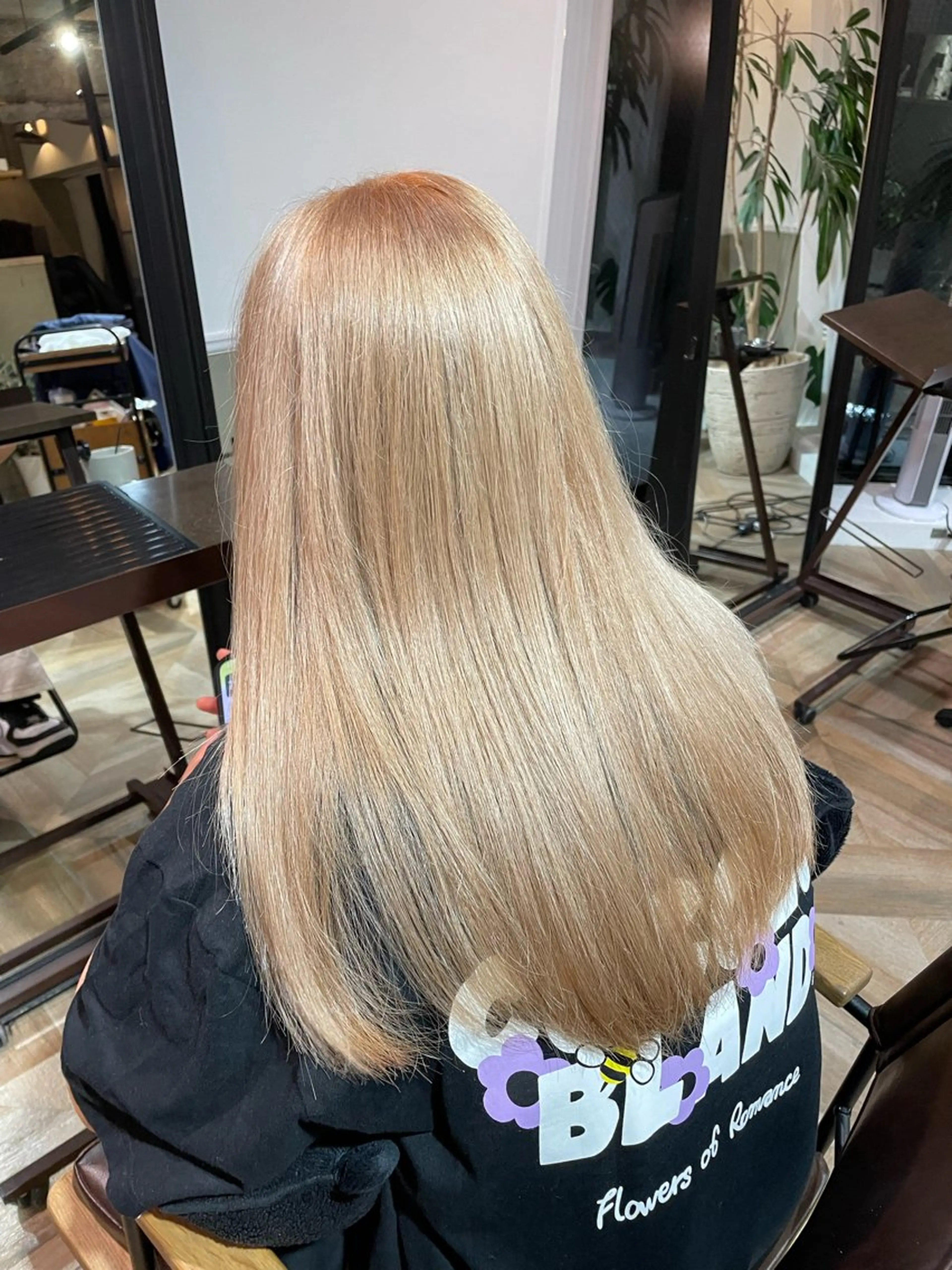 セミロング カラー ベージュカラー ブリーチ ブラウンカラー ミルクティーベージュ 🌐レディースカット 🌐Taketoのヘアスタイル