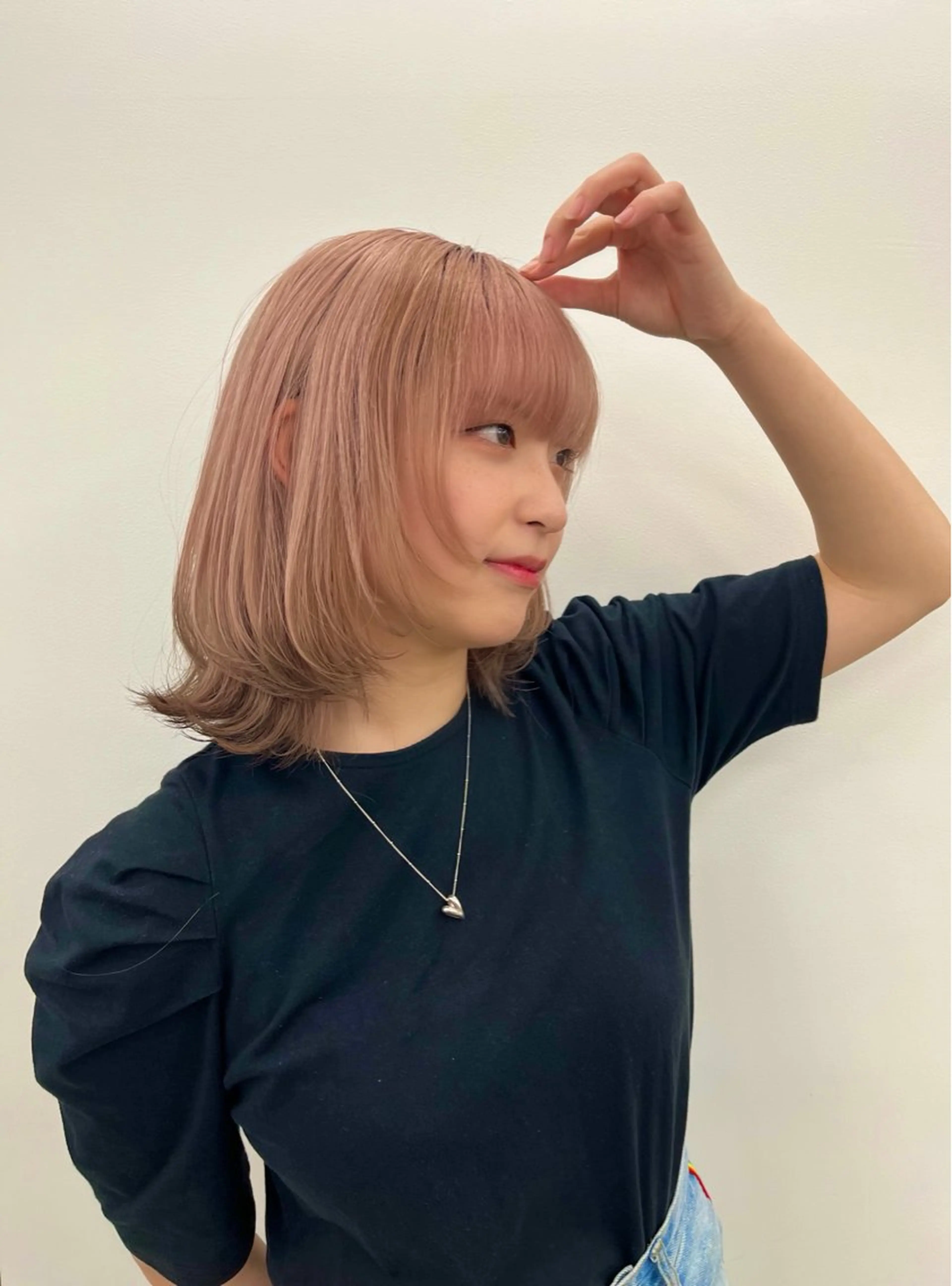 ミディアム カラー ベージュカラー ピンクカラー ピンクベージュ 縮毛矯正/ハイトーン /パーマ/せき🧸のヘアスタイル