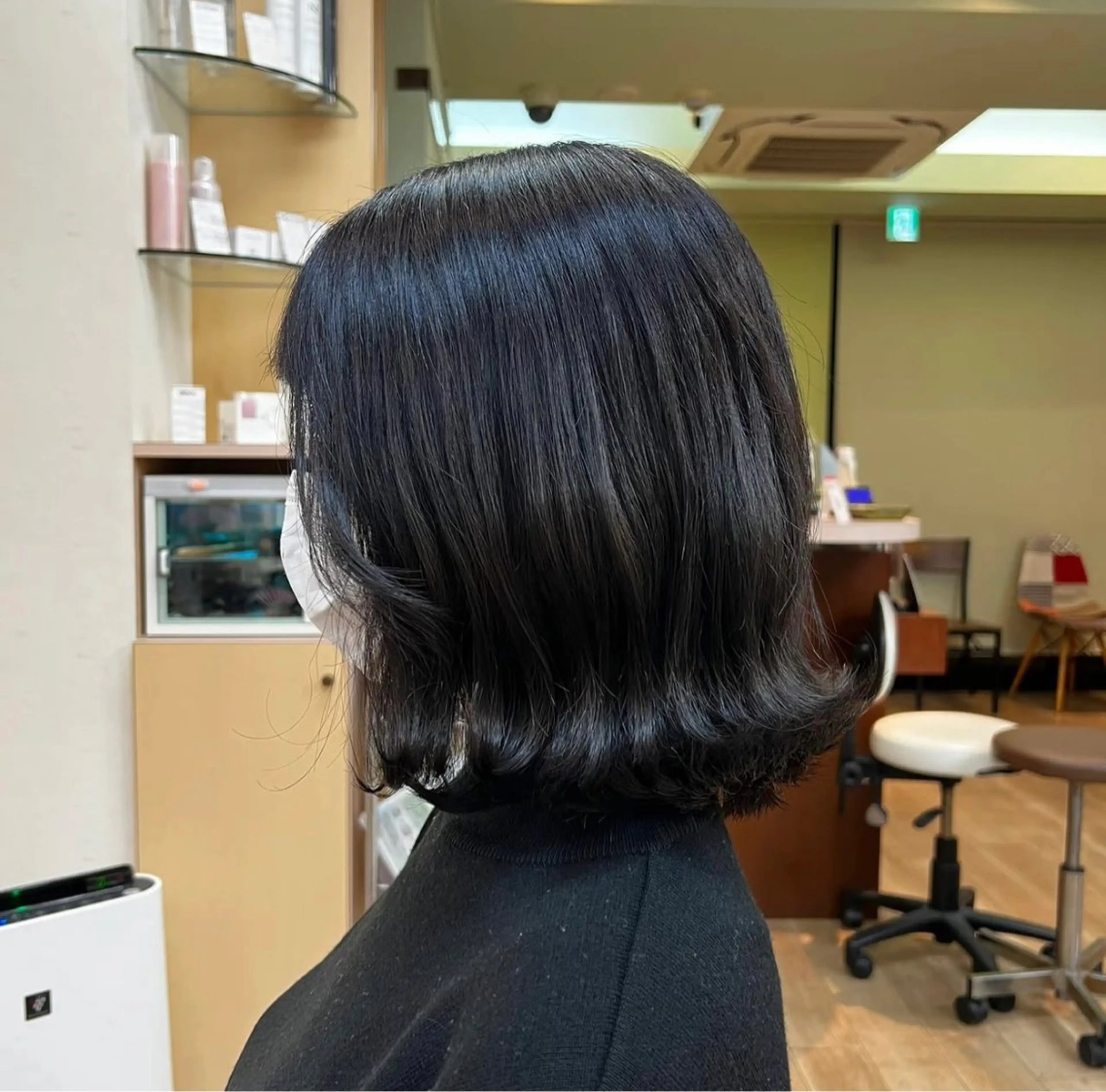 ミディアム マロン 美容室のヘアスタイル