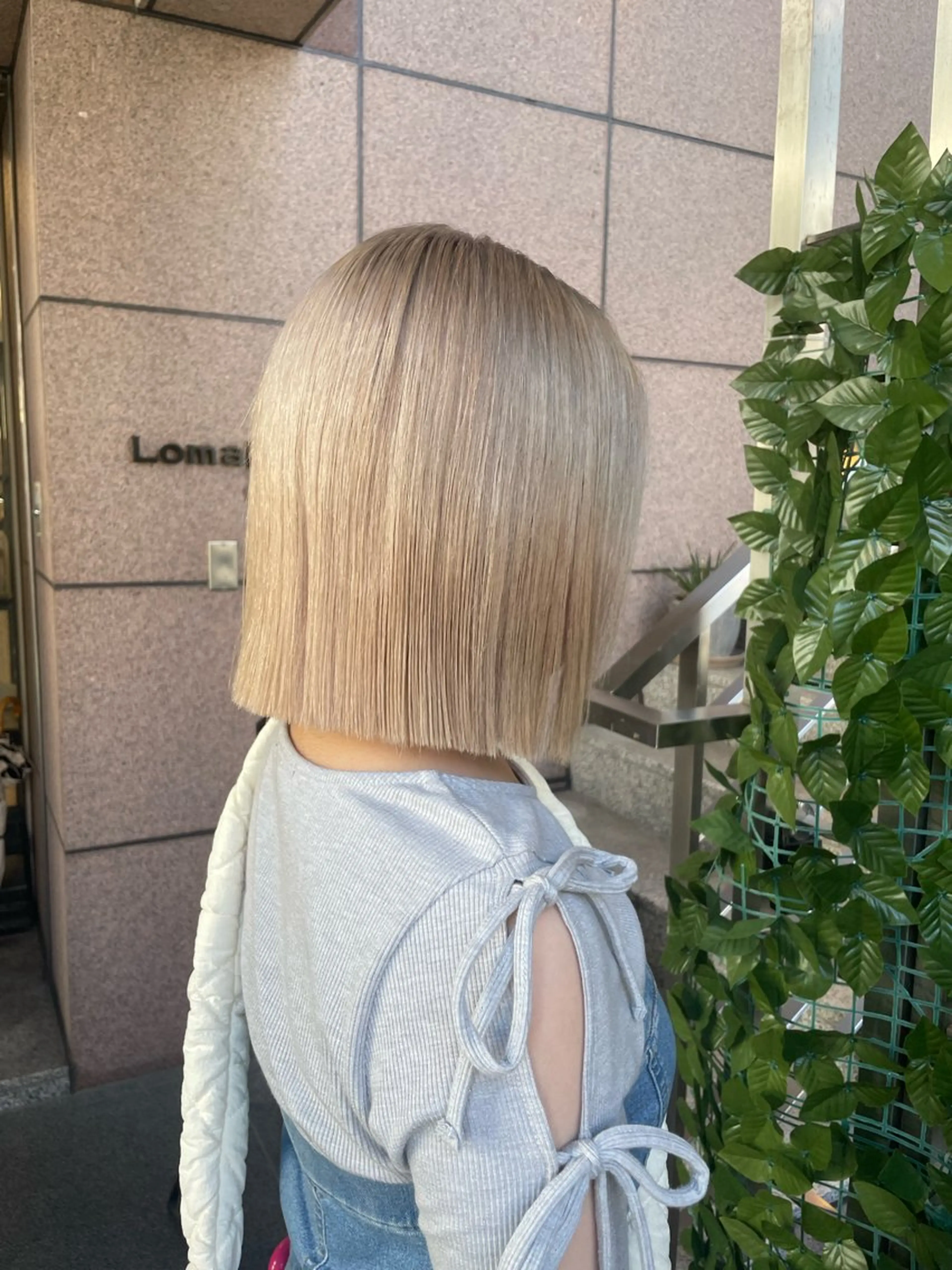 ショート カラー ミルクティー× グレージュMOMOのヘアスタイル