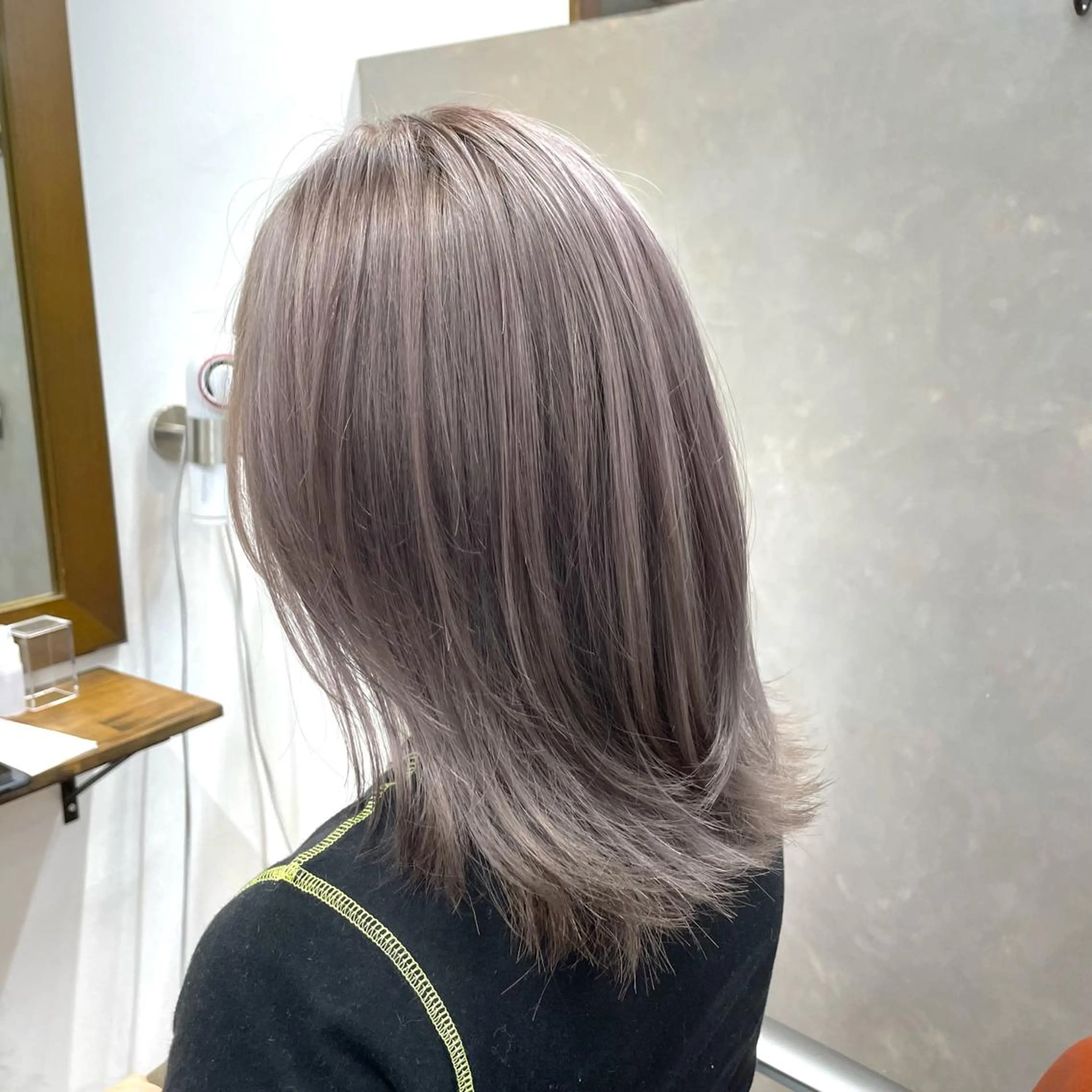 ミディアム カラー ブリーチ グレージュ カット ヘアカラー 有田裕真 【ブリーチカラー】のヘアスタイル