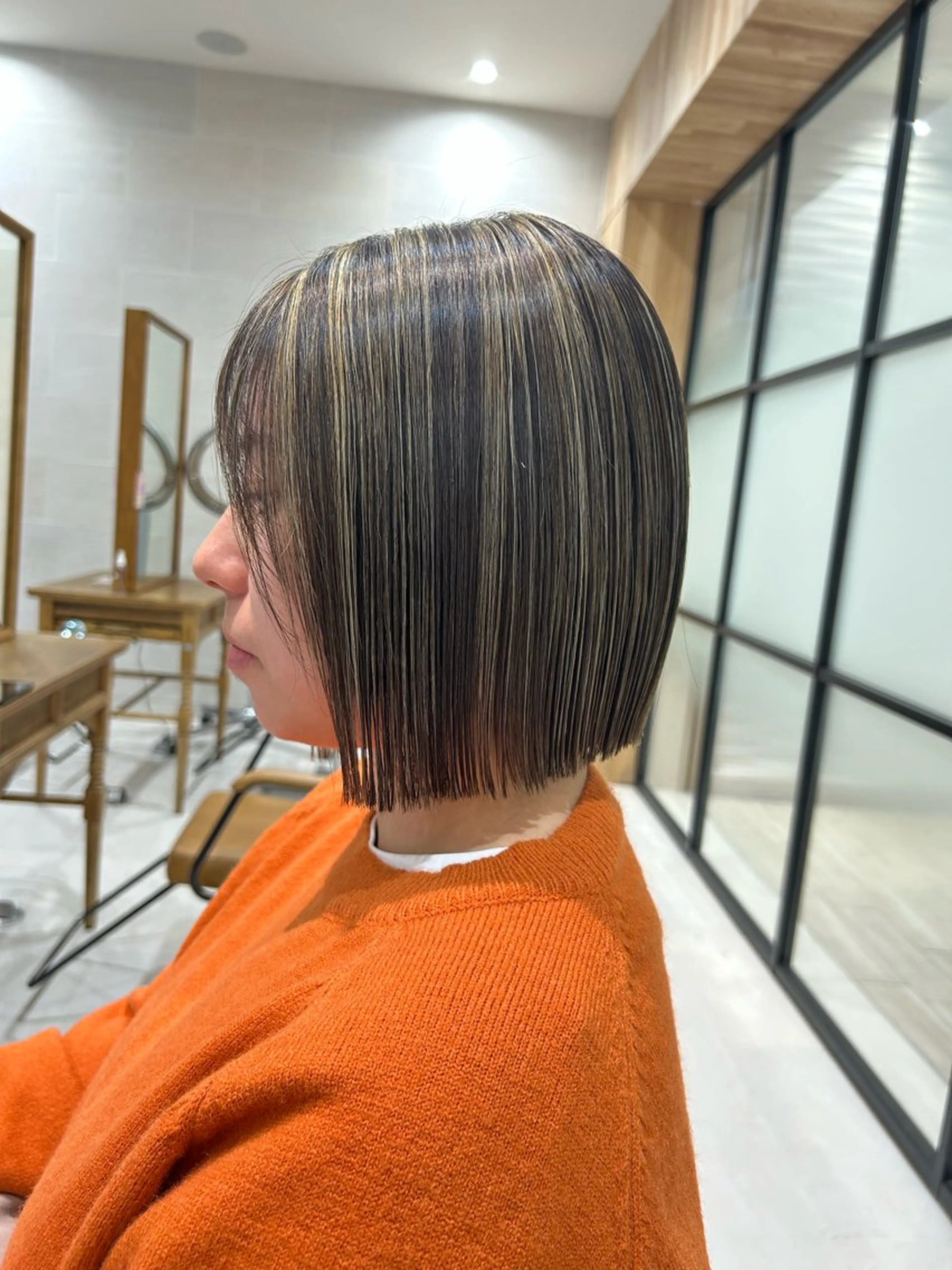 ミディアム カラー 切りっぱなしボブ 抜きっぱなしブロンド ハイライトカラー ボブ ハイライト レイヤー/流行りヘア 🤲MIREI🤲のヘアスタイル