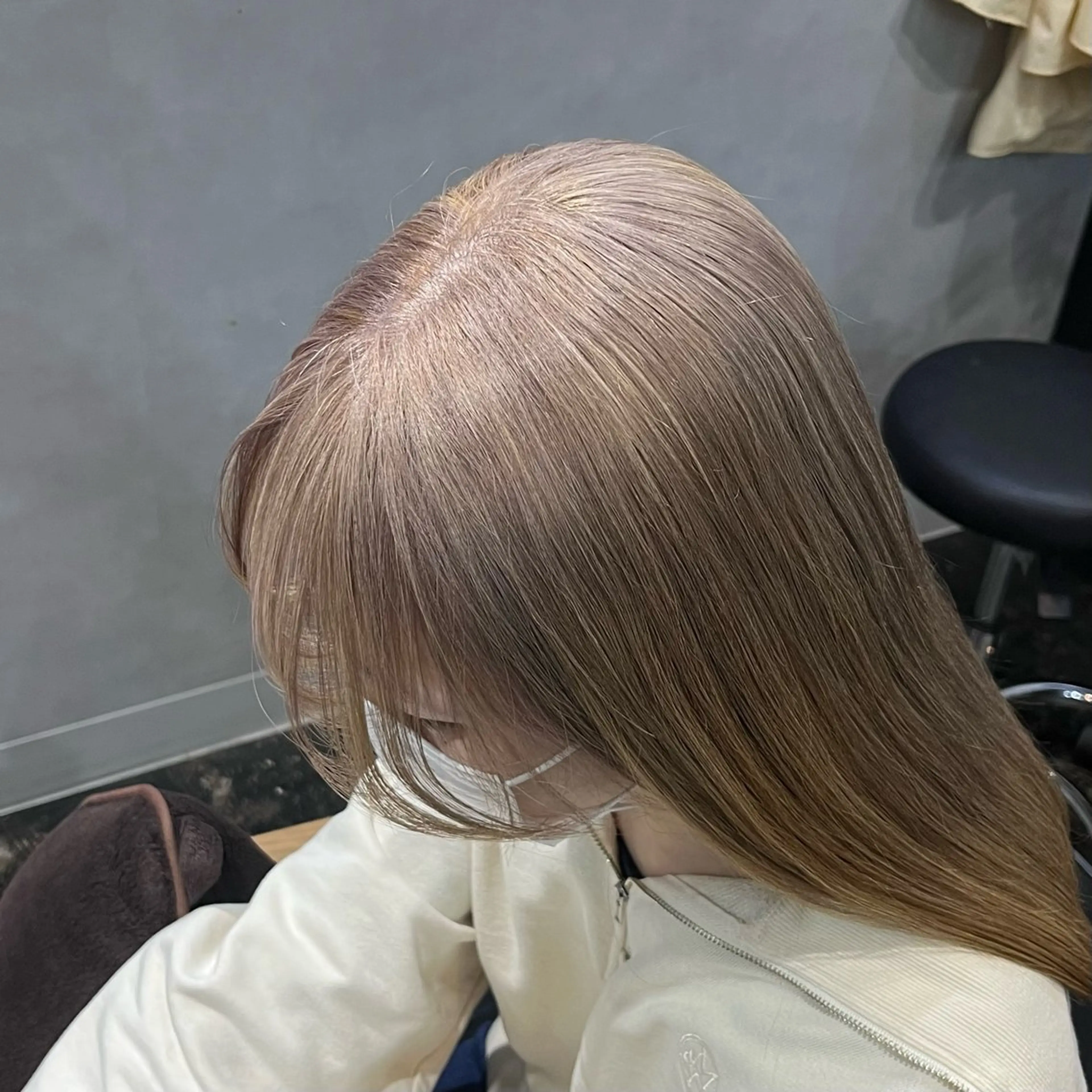 セミロング カラー ベージュカラー ブリーチ ホワイトベージュ カット ヘアカラー トリートメント 透明感カラー/パーマ 🌀アオノのヘアスタイル