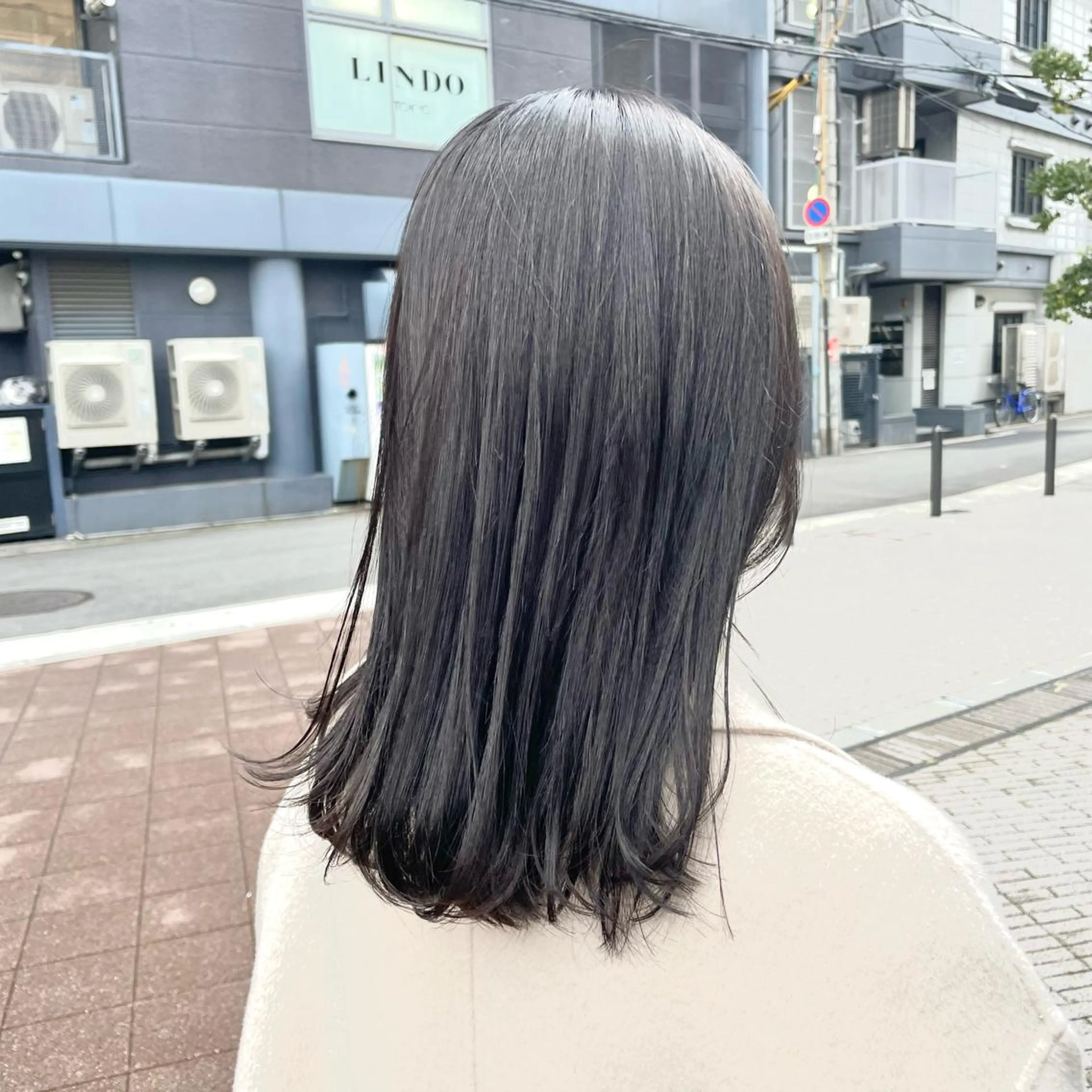 ミディアム カラー 肌に馴染む暗髪 梅田・増田のヘアスタイル