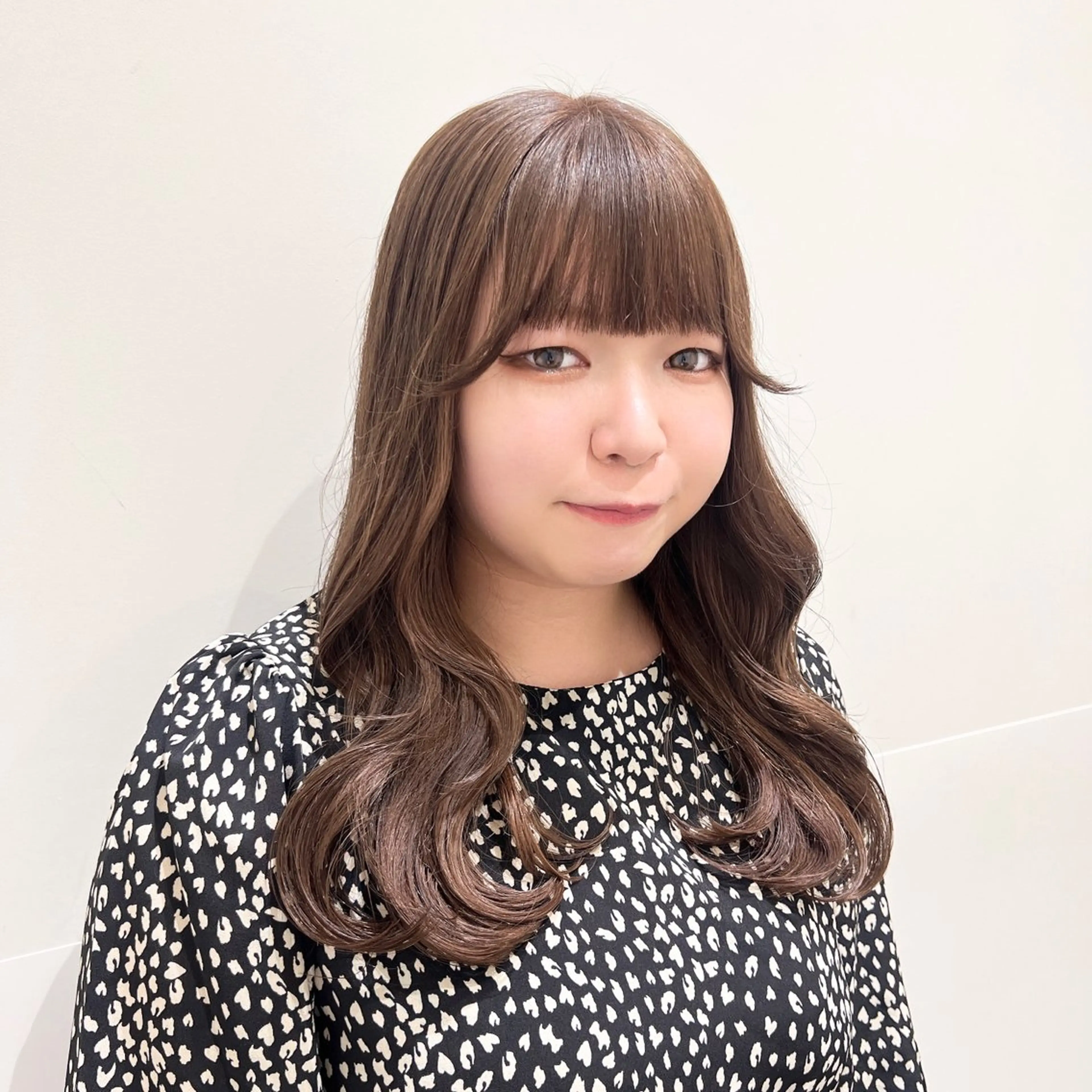 ミディアム カラー カット ヘアカラー 🩵ブリーチカラー 🐈MIORI🩵のヘアスタイル