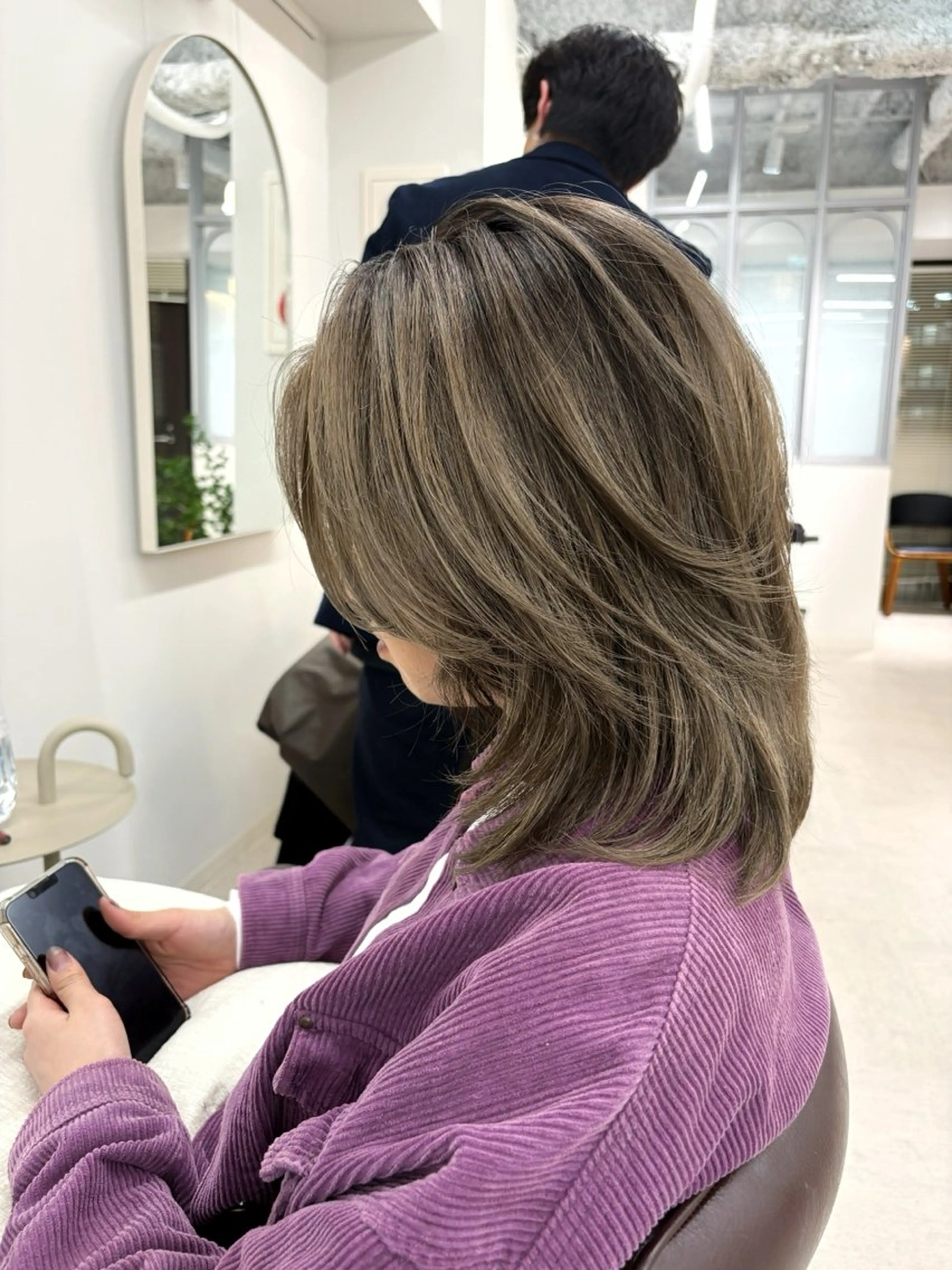 ミディアム カラー バレイヤージュ グラデーションカラー ハイライトカラー ハイトーンカラー 顔周りカット ヘアカラー 二ヶ月綺麗が続くレ イヤー/星野六三四のヘアスタイル