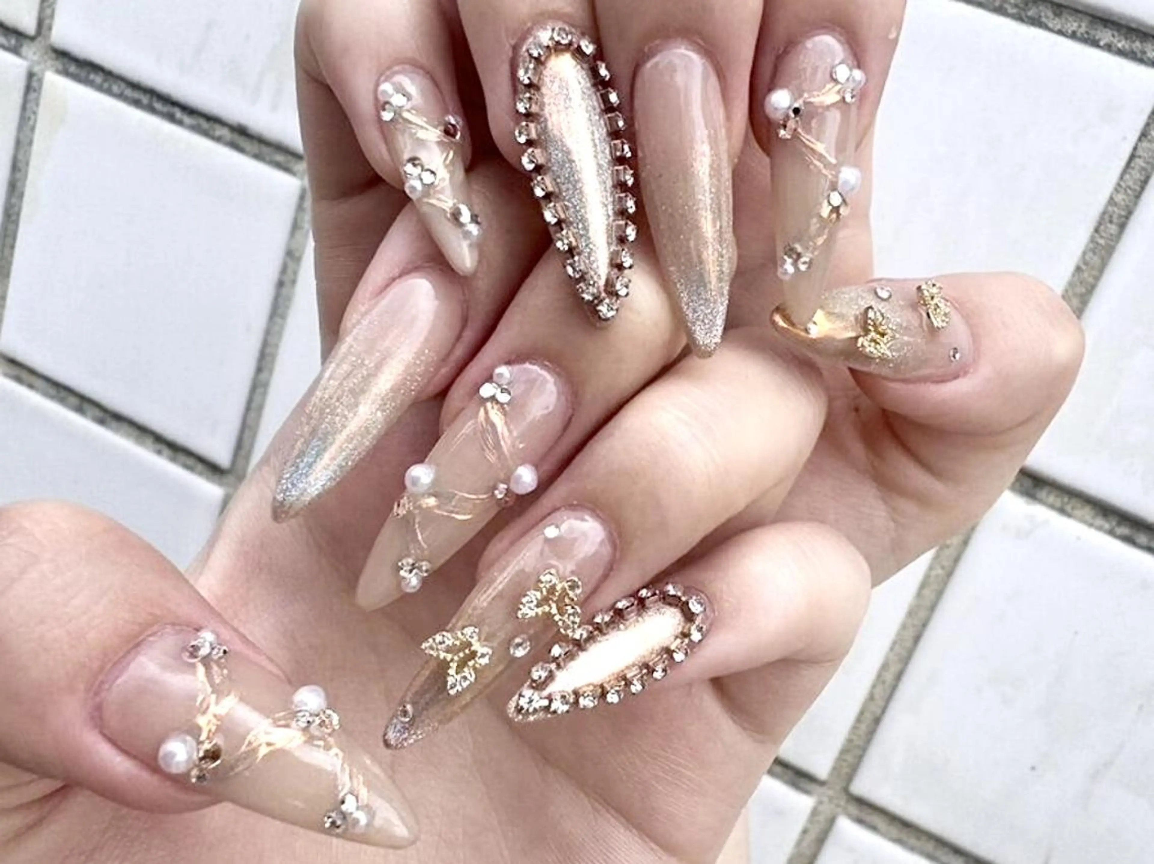 ネイル アートネイル 持ち込み Shis_🦄shi 韓国風キラキラネイルのネイルデザイン