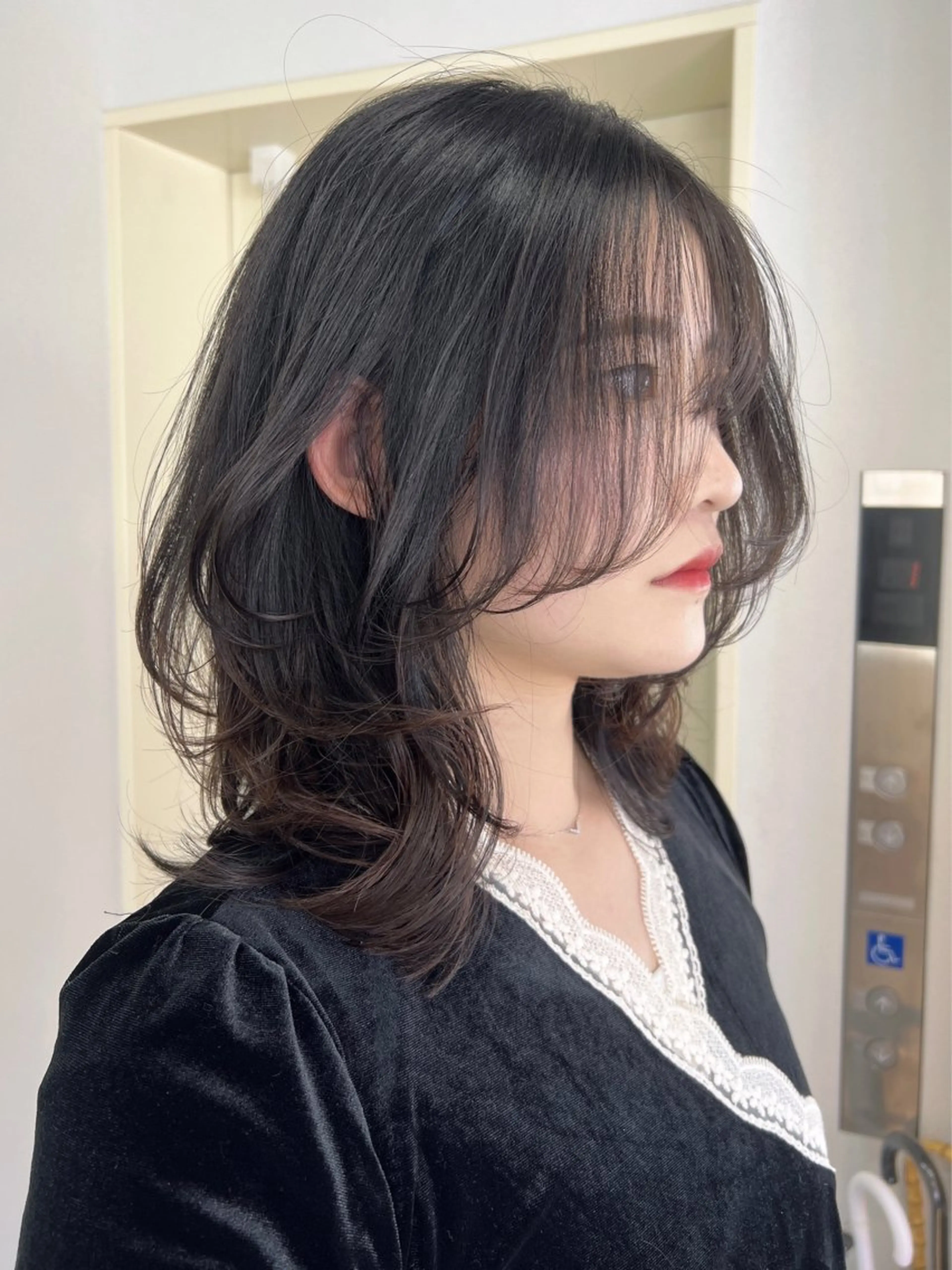 ミディアム カット トリートメント maya レイヤーカットのヘアスタイル