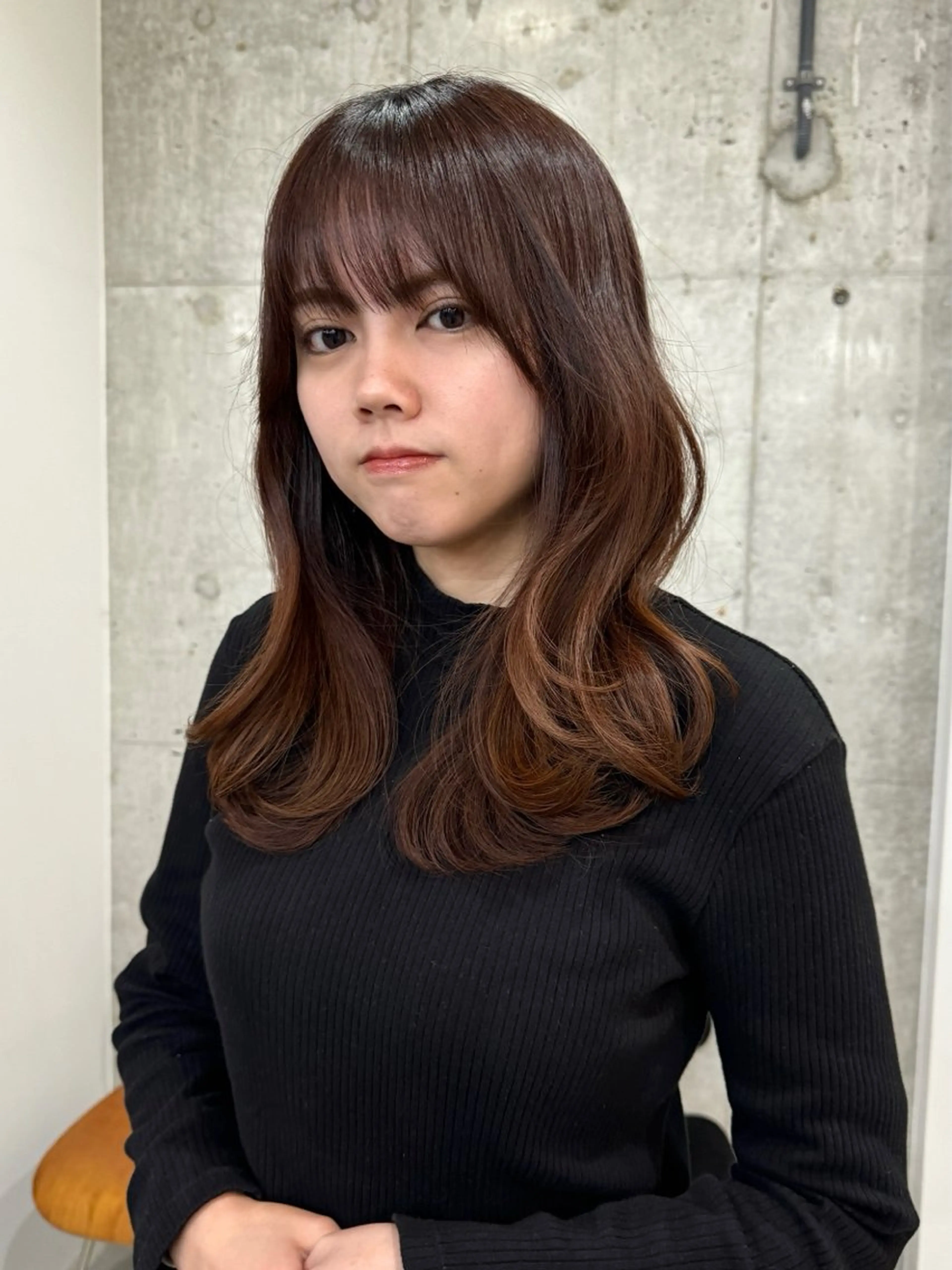 セミロング レイヤーカット 切りっぱなしボブ/ ブリーチカラー/大塚のヘアスタイル