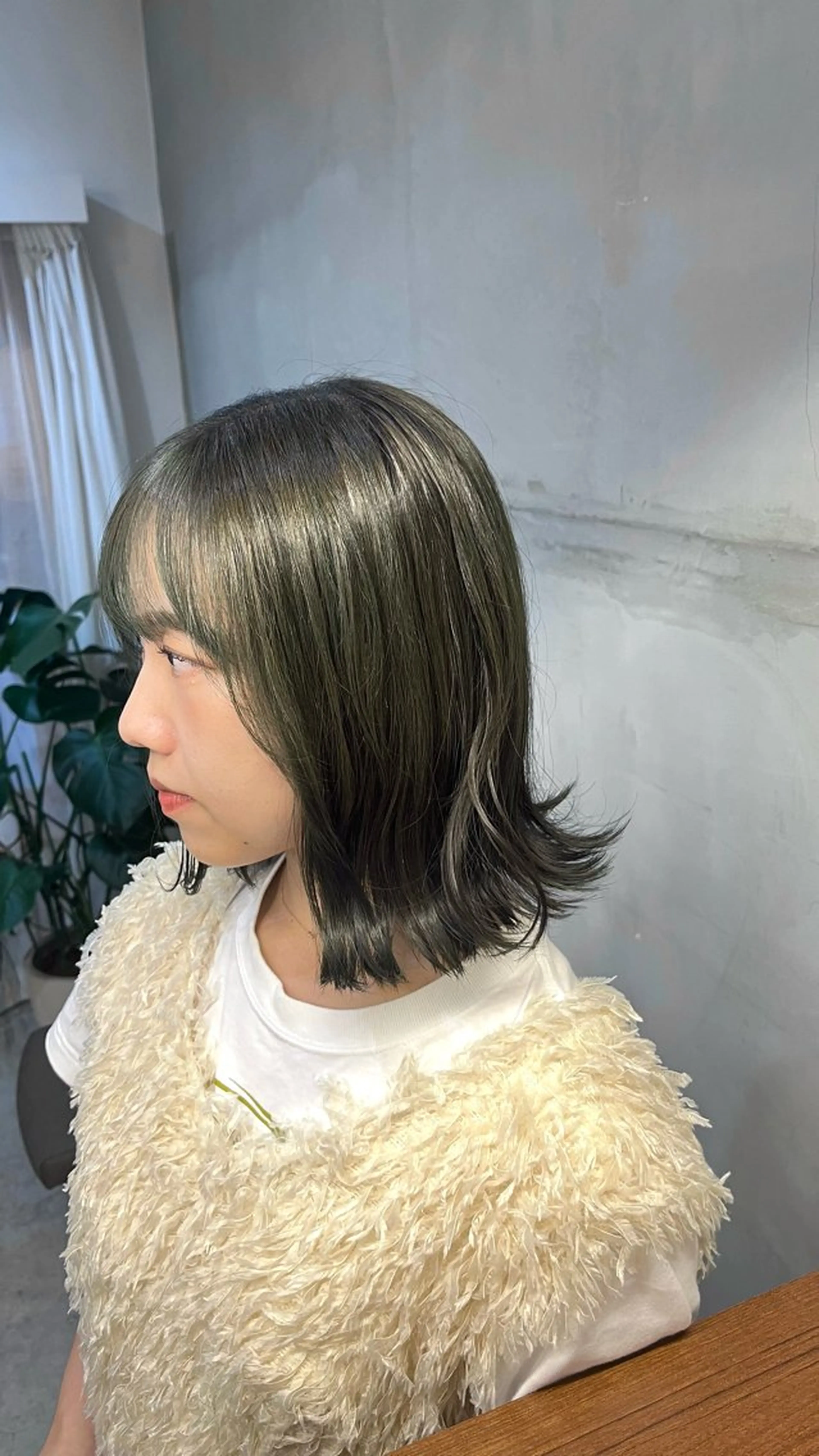 ミディアム カラー ベージュカラー オリーブベージュ 中尾咲音垢抜けカット お任せくださいのヘアスタイル