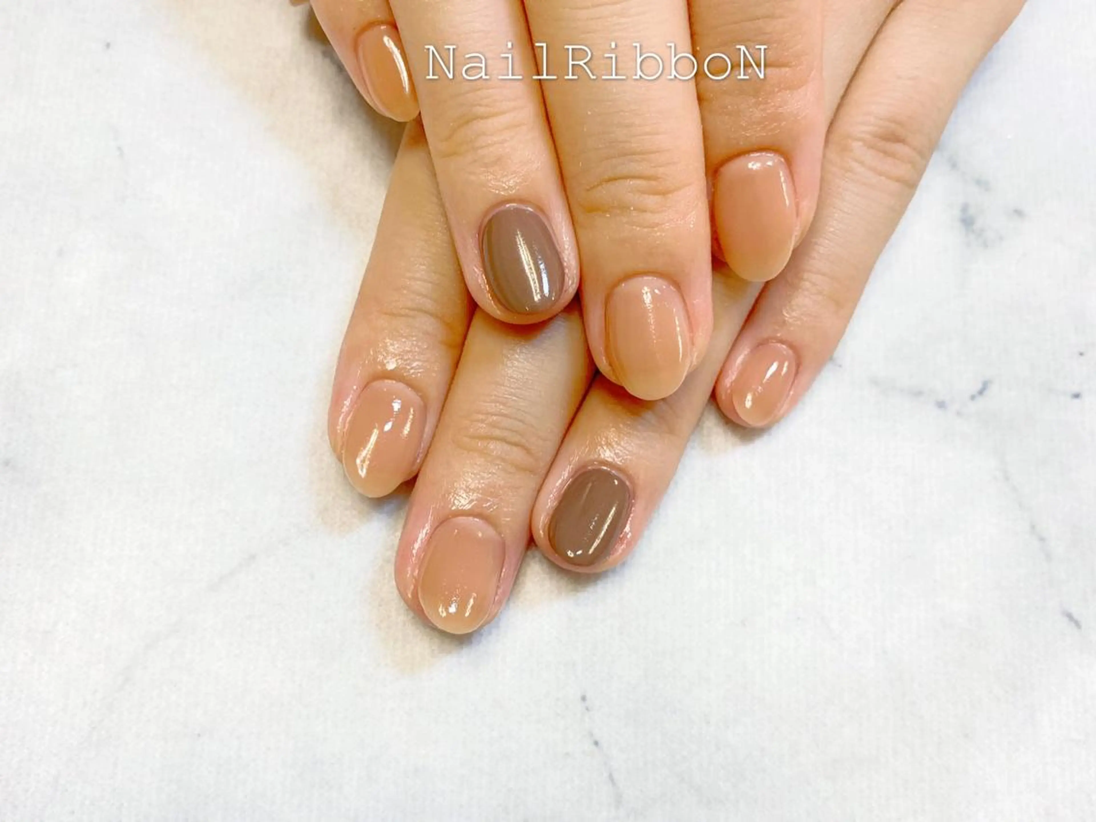 ネイル ネイルリボン 受付スタッフのネイルデザイン