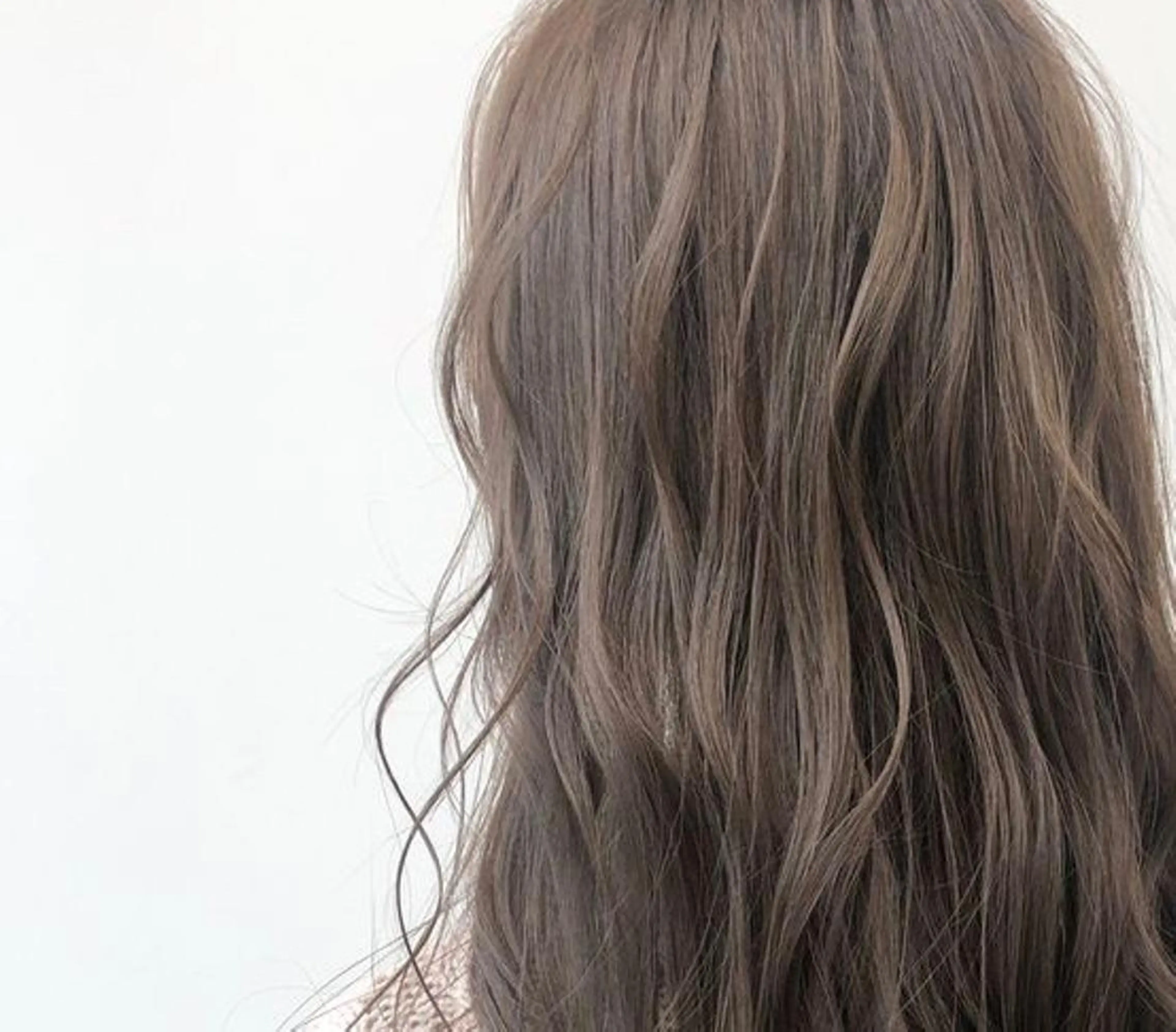 ロング カラー ニシキオリ ユウキのヘアスタイル