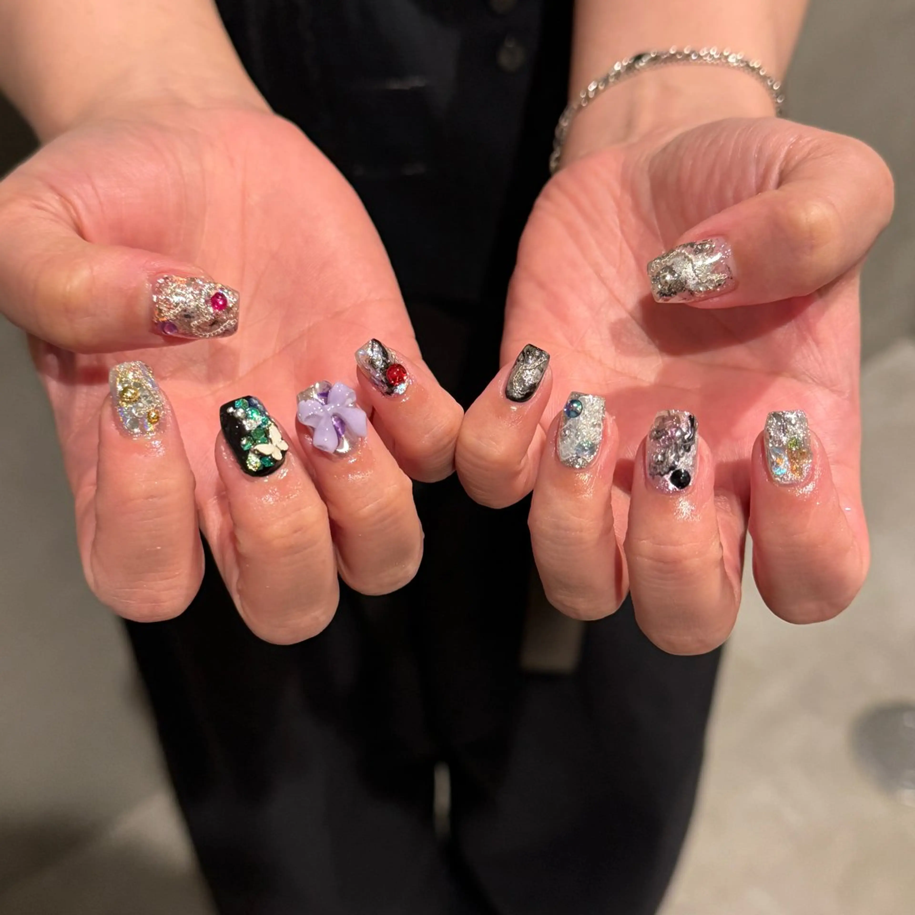 ネイル ハンドネイル 𝐫𝐚𝐢 𝐧𝐚𝐢𝐥の眉毛・アイブロウイメージ