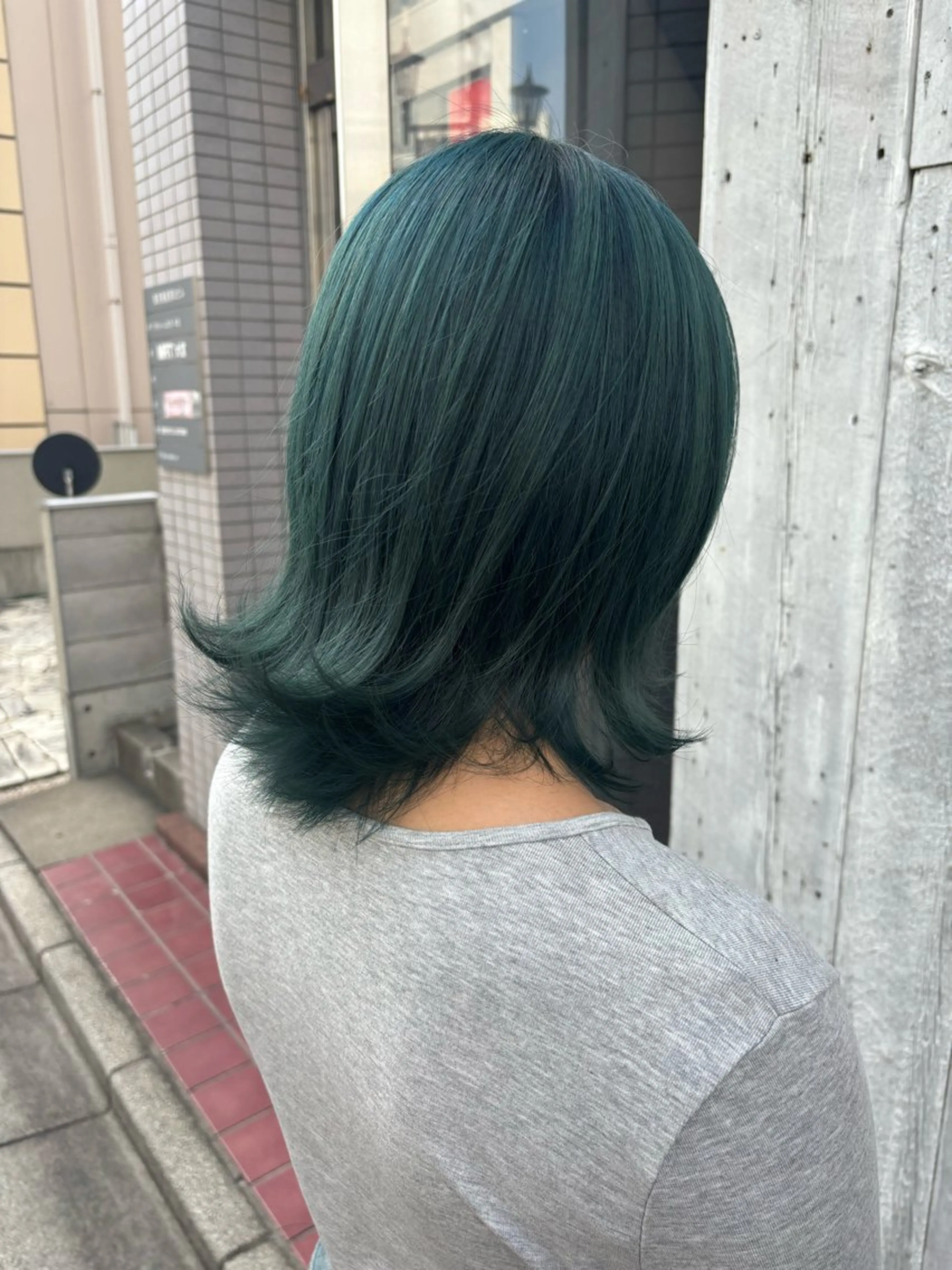 ミディアム カラー 倉澤 愛理のヘアスタイル