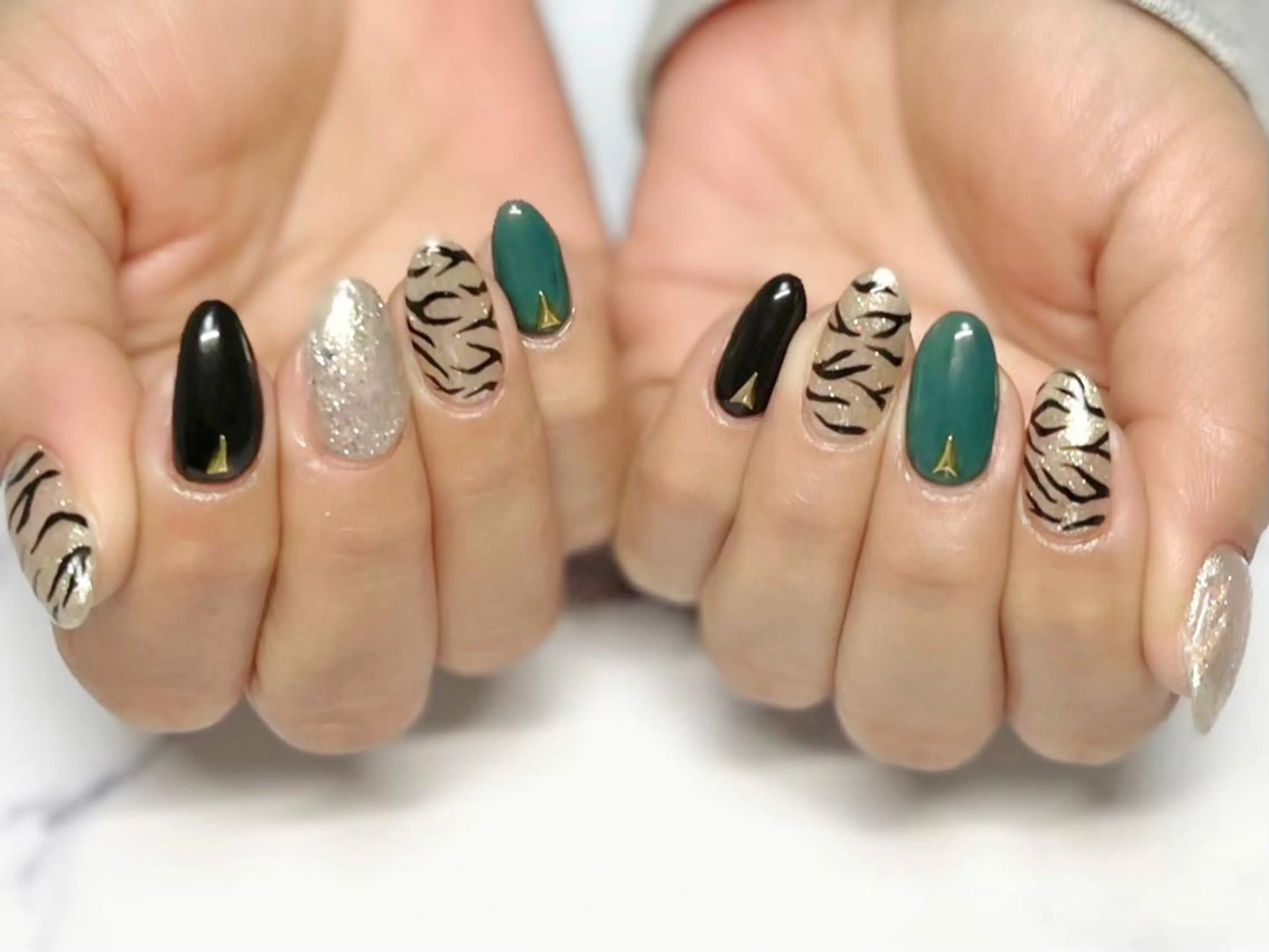 ネイル アニマル柄 ハンドネイル shonan_ kairiのネイルデザイン