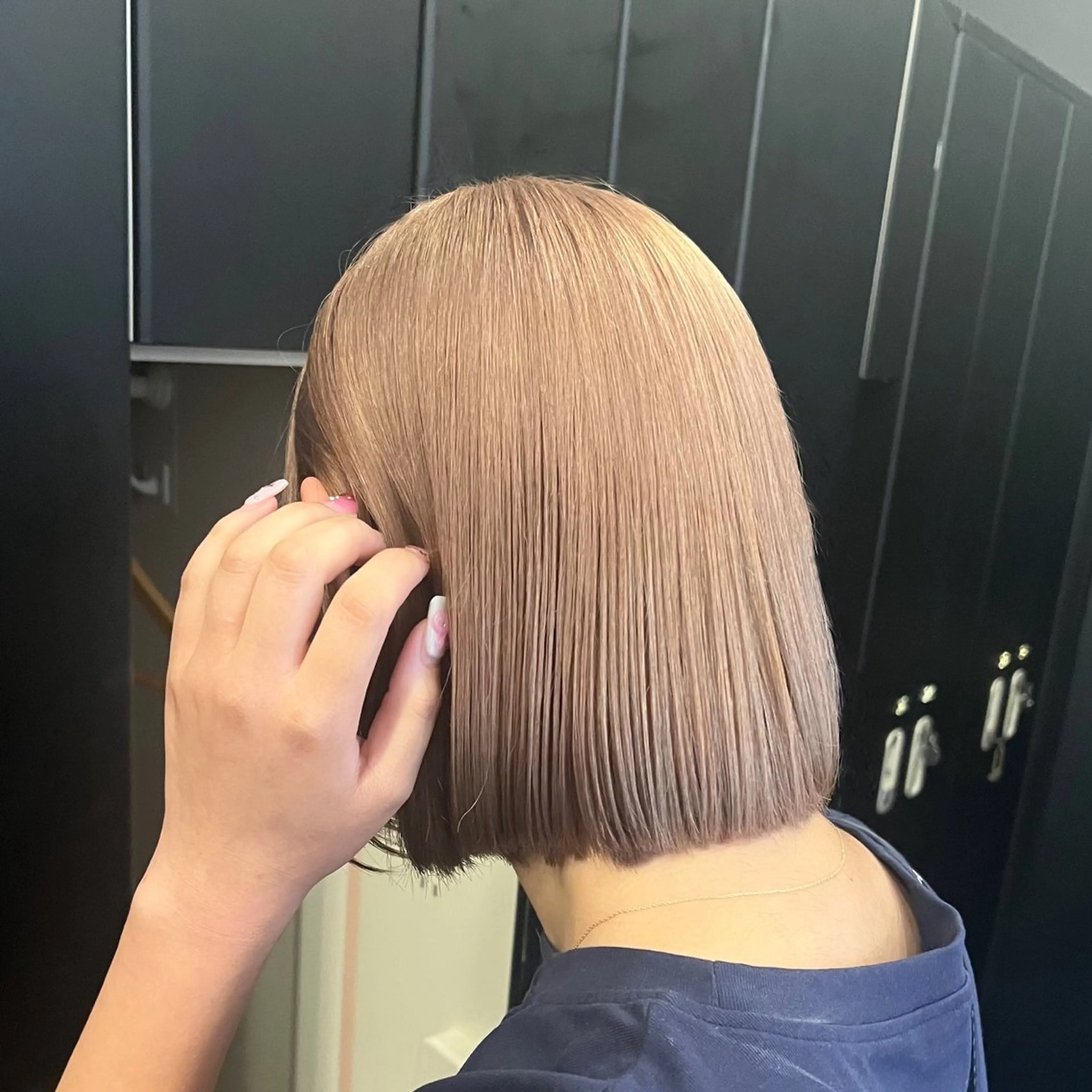 セミロング ヘアカラー トリートメント 🌼動き×透明感🩵 ハイトーン/ナナのヘアスタイル