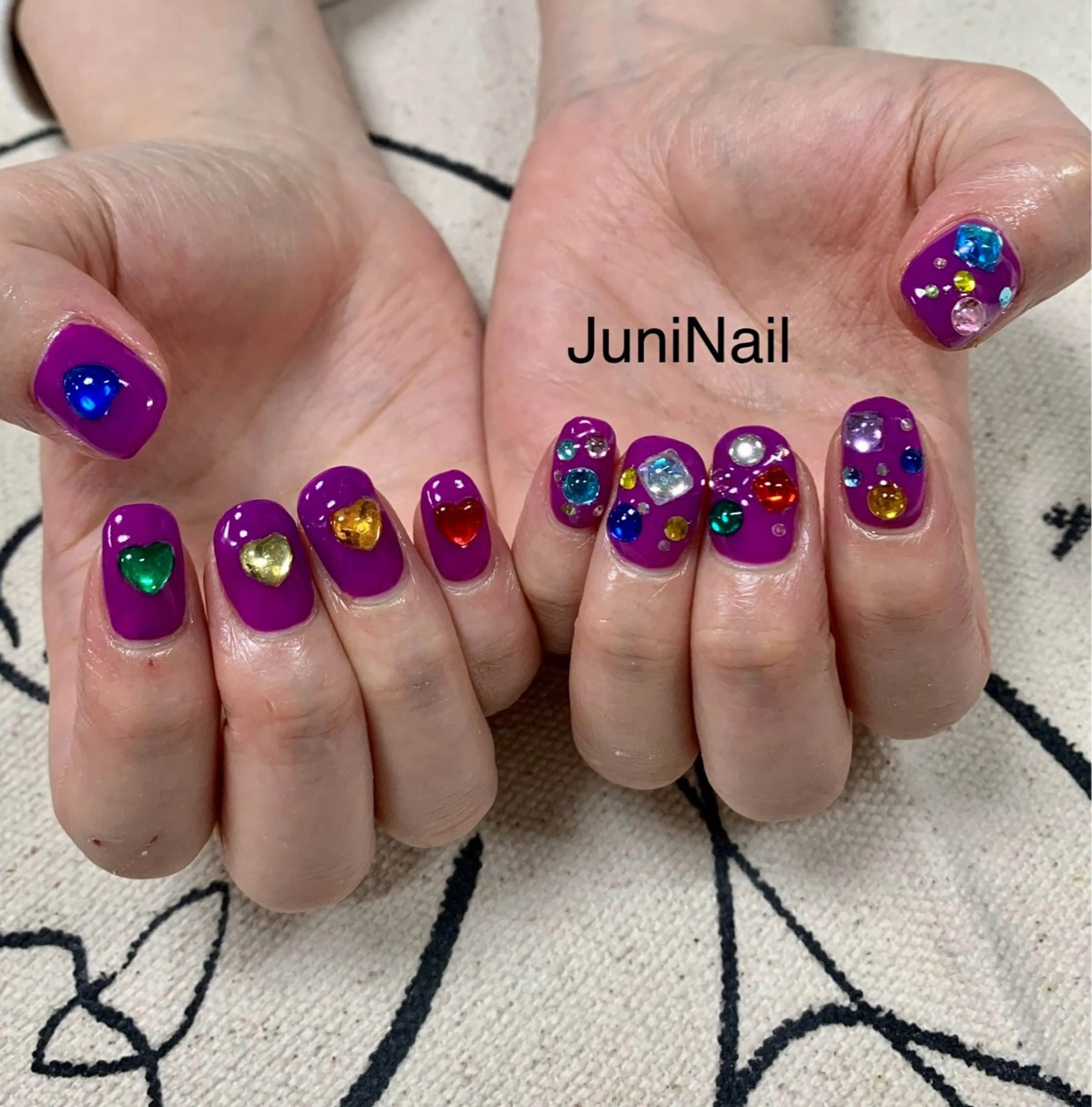 ネイル オーロラネイル フラッシュネイル 氷ネイル・うるうるネイル キラキラネイル 韓国ネイル ハンドネイル JuniNail 주니네일🇰🇷suのネイルデザイン