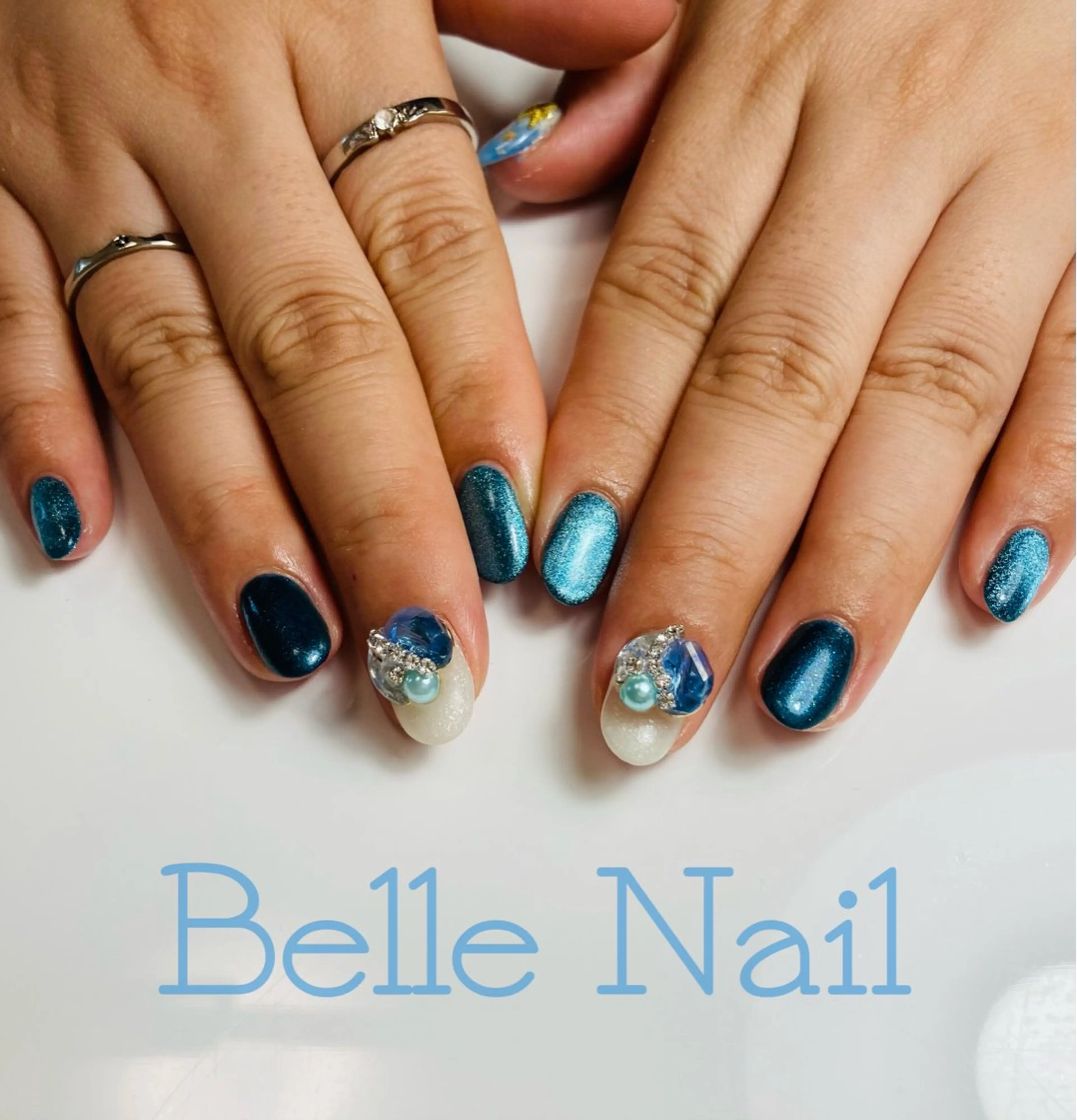 ネイル キラキラネイル Belle ネイル& ホワイトニングサロンのネイルデザイン