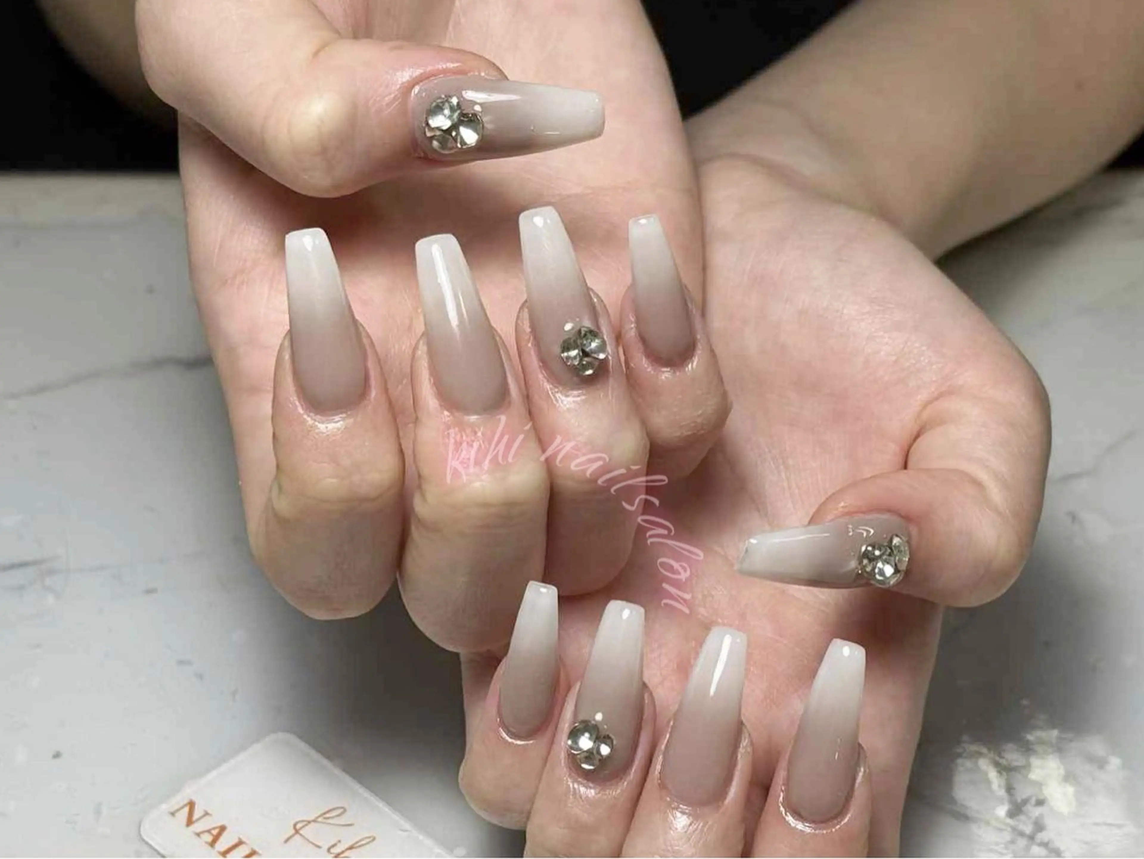 ネイル アートネイル フレンチネイル ジェルネイル グラデーション 韓国ネイル ハンドネイル さくら💮💮 【オフ無料】のネイルデザイン