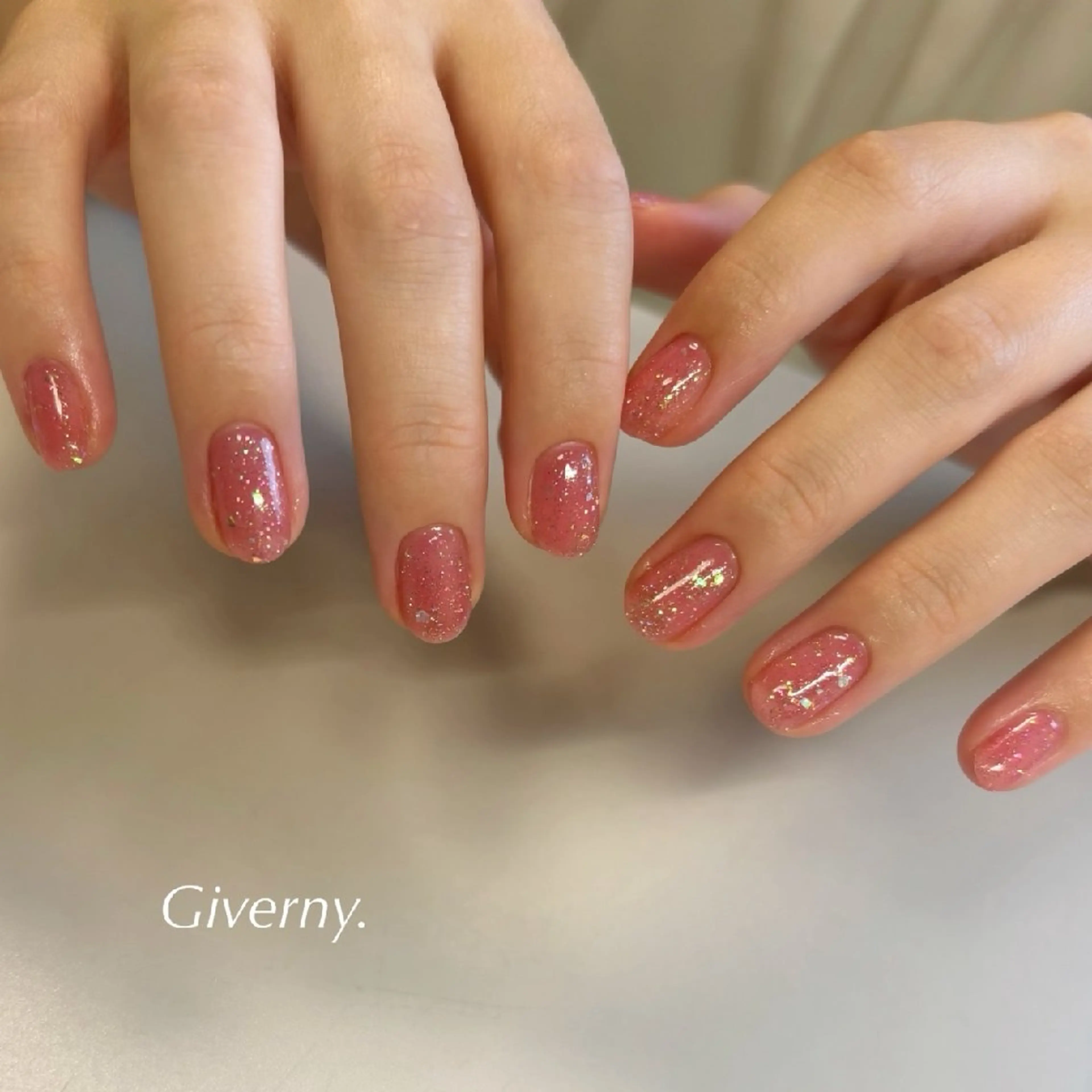 ネイル フラッシュネイル ワンカラーネイル ピンク ハンドネイル Giverny .のネイルデザイン