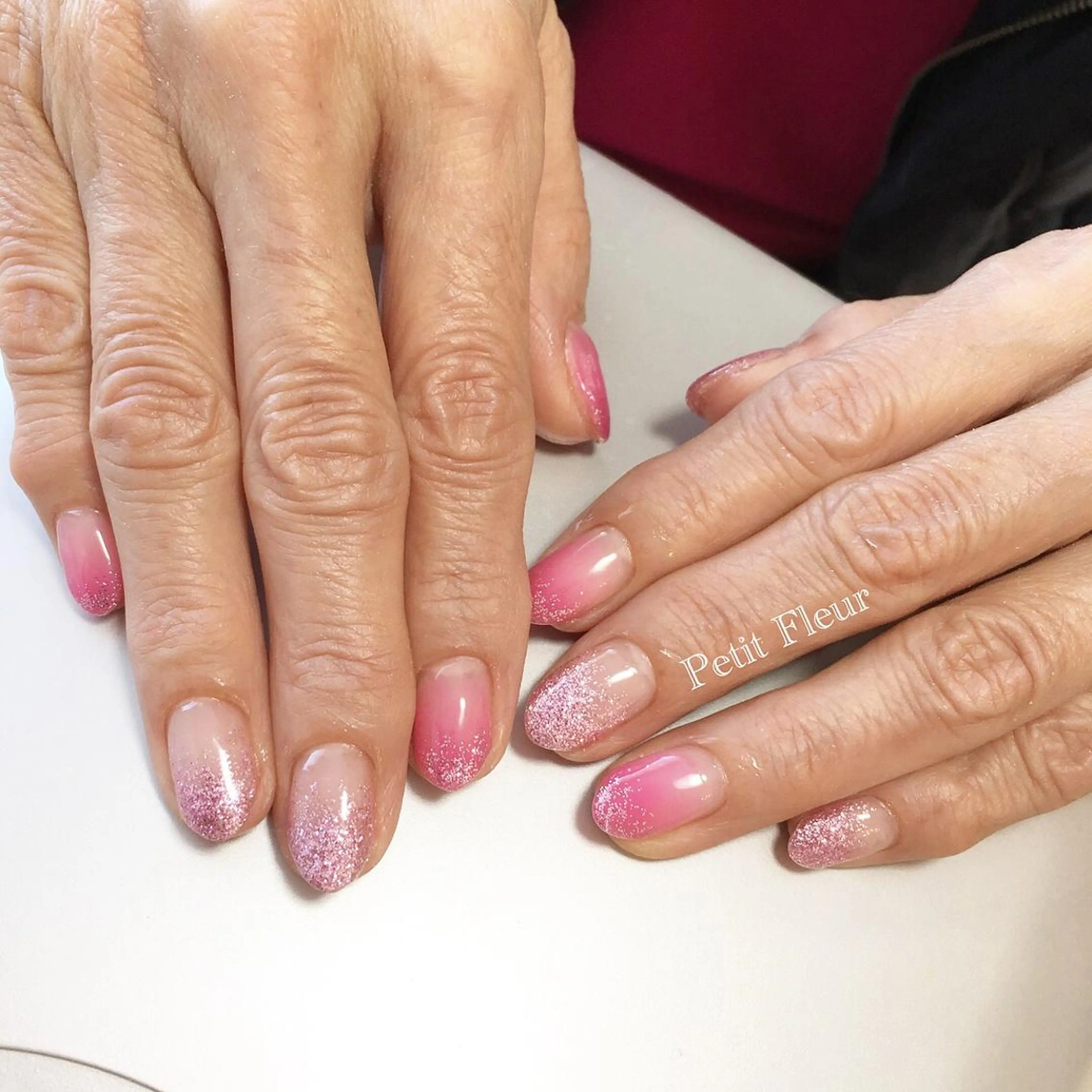 ネイル グラデーション キラキラネイル ラメ(グリッター) ラメグラデーション ピンク Petit Fleur所属・青柳 亜梨奈のマツエク・マツパデザイン