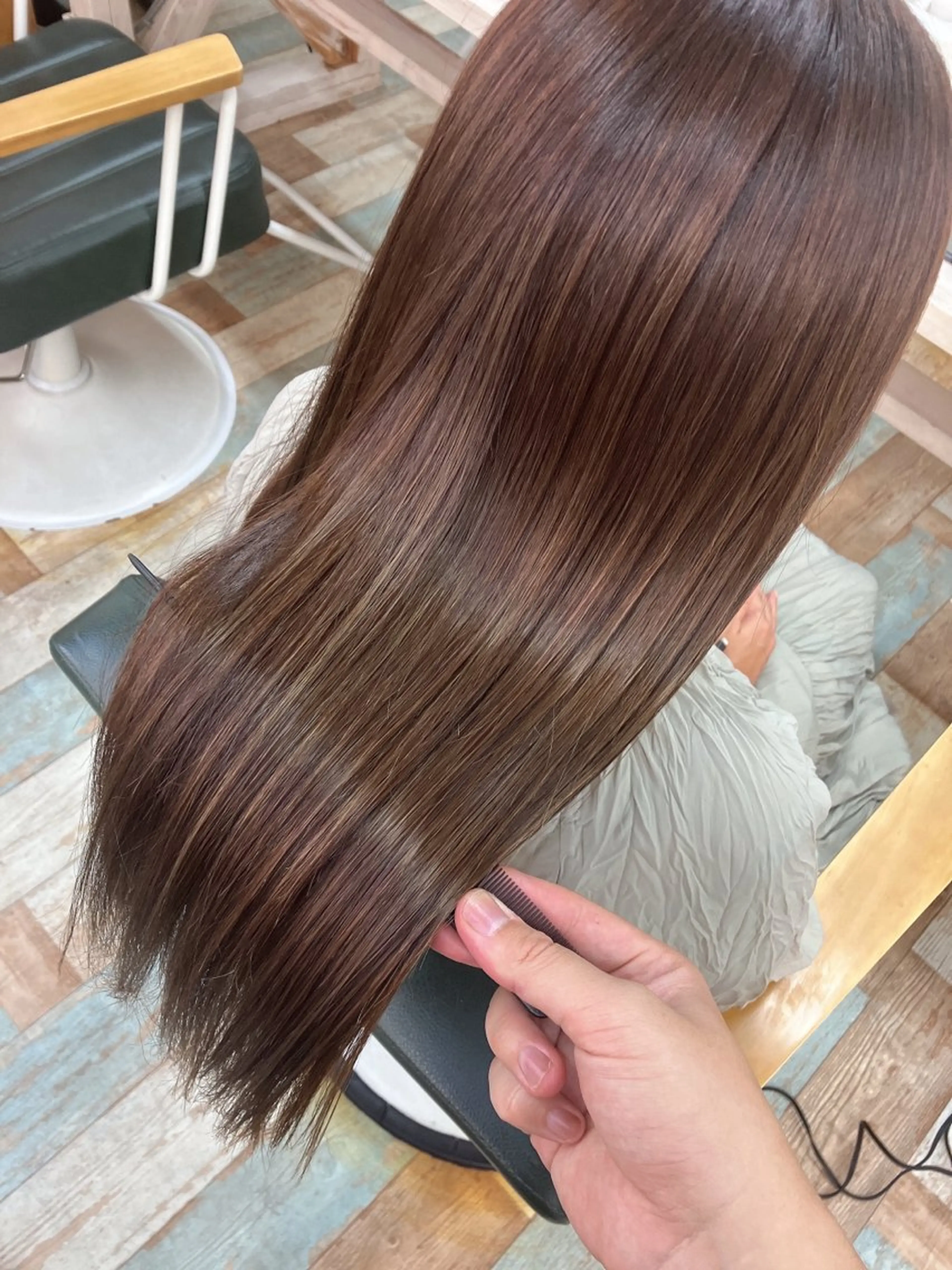 ロング カラー ベージュカラー door white hideのヘアスタイル