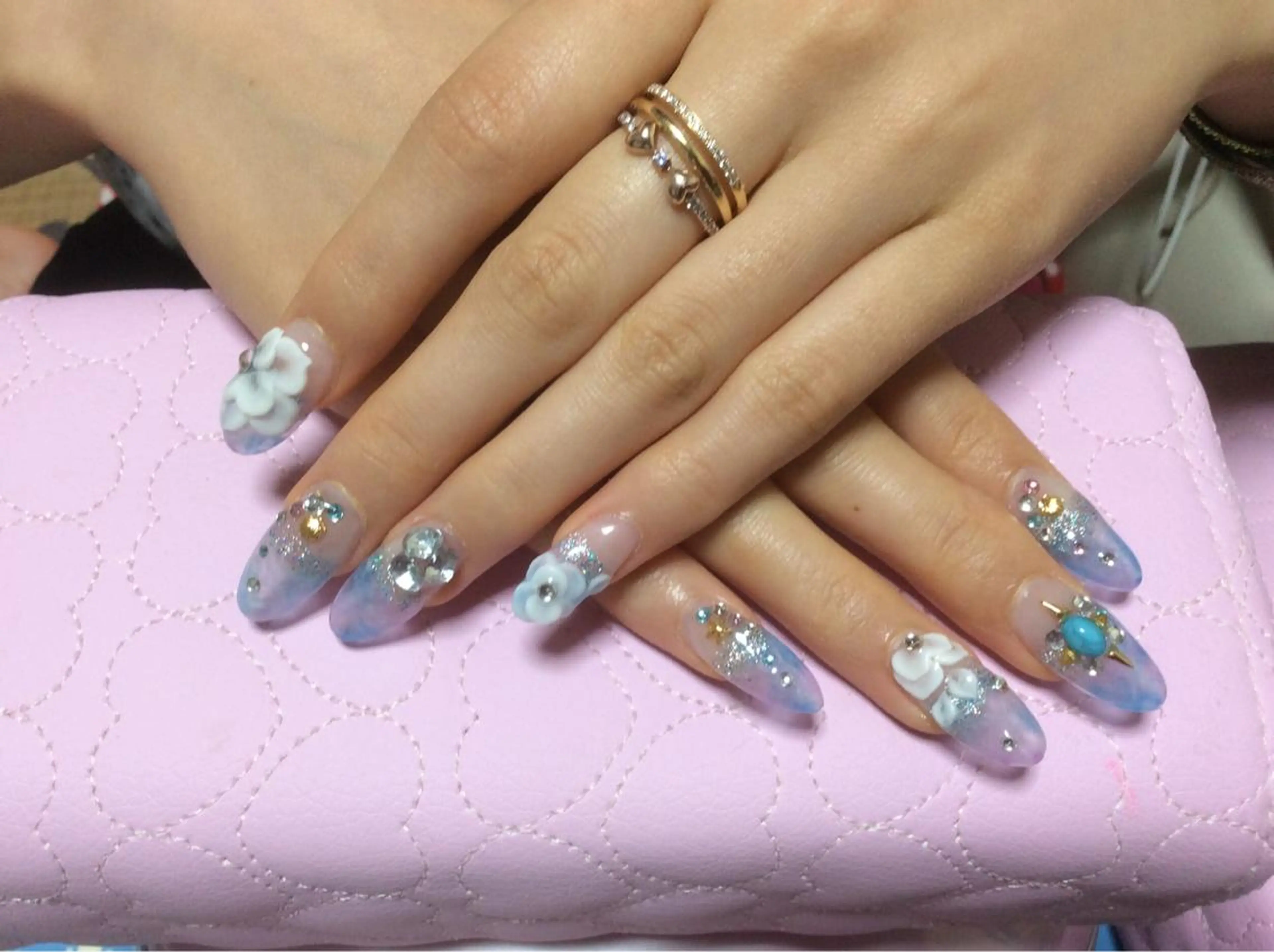 ネイル フラワー ムーンのネイルデザイン