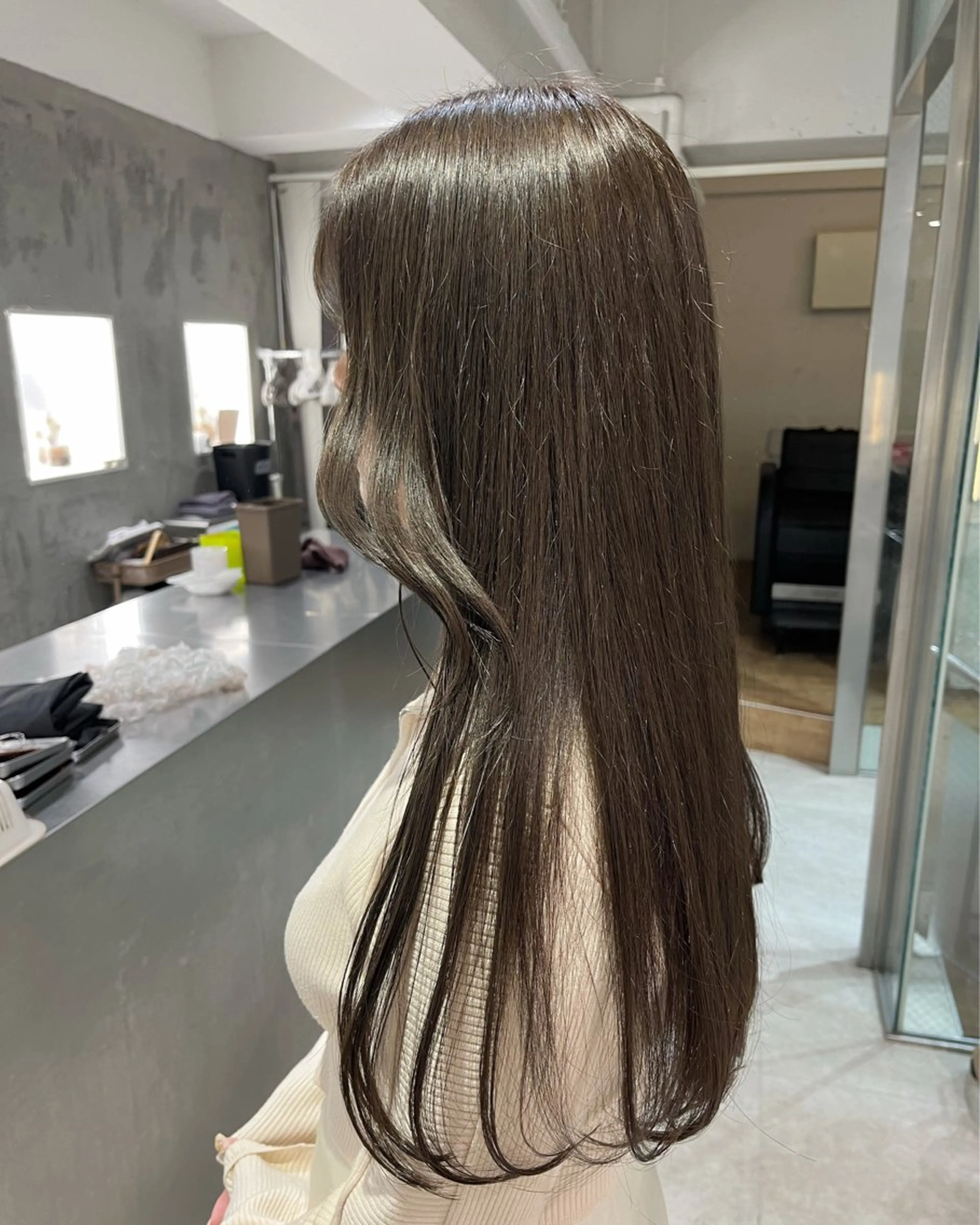 ロング カラー ベージュカラー オリーブベージュ トリートメント カット ヘアカラー トリートメント サソウ ユリエ🥥のヘアスタイル