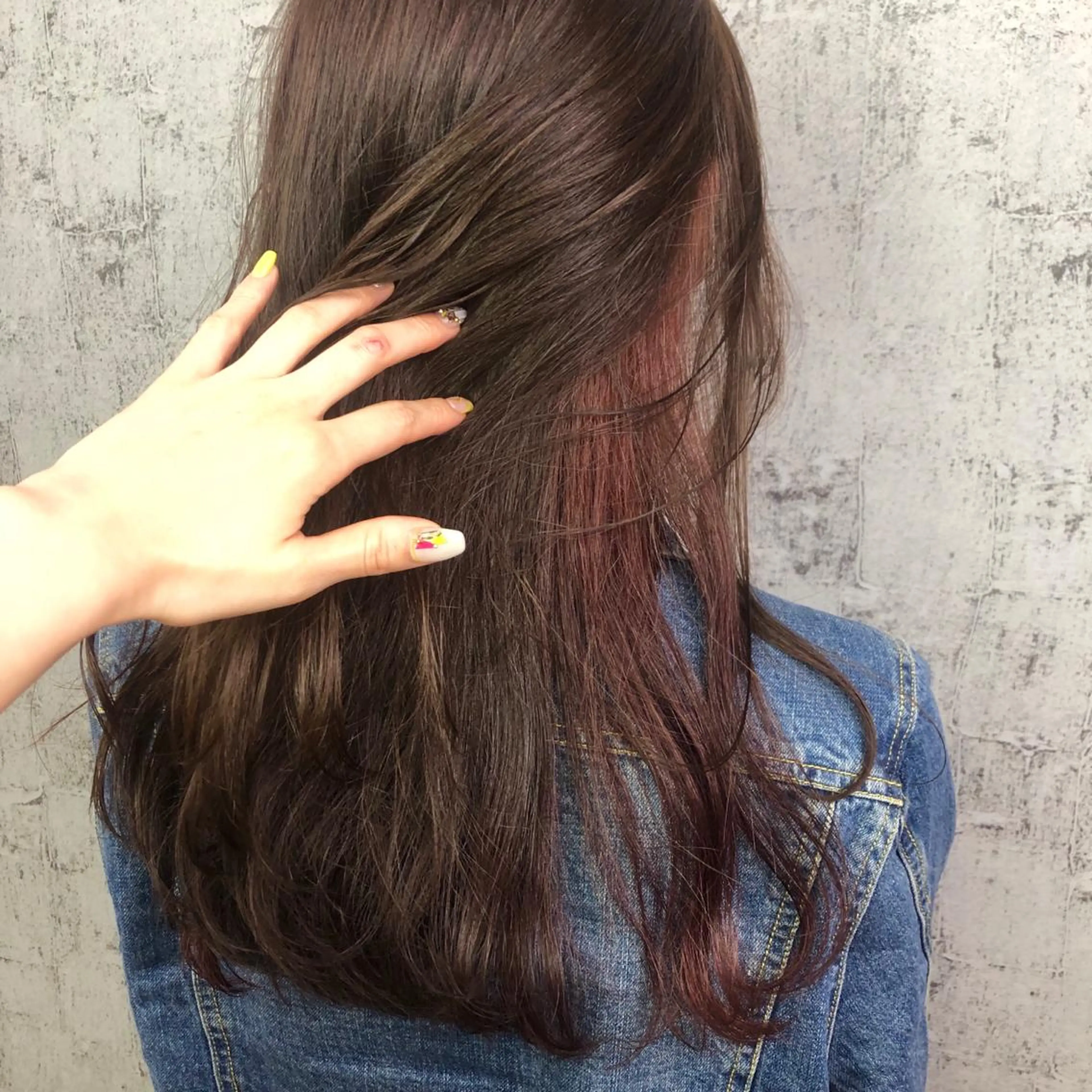 ロング カラー デザインカラー インナーカラー ピンクカラー 小顔レイヤー/ ベージュ🤍Rieのヘアスタイル