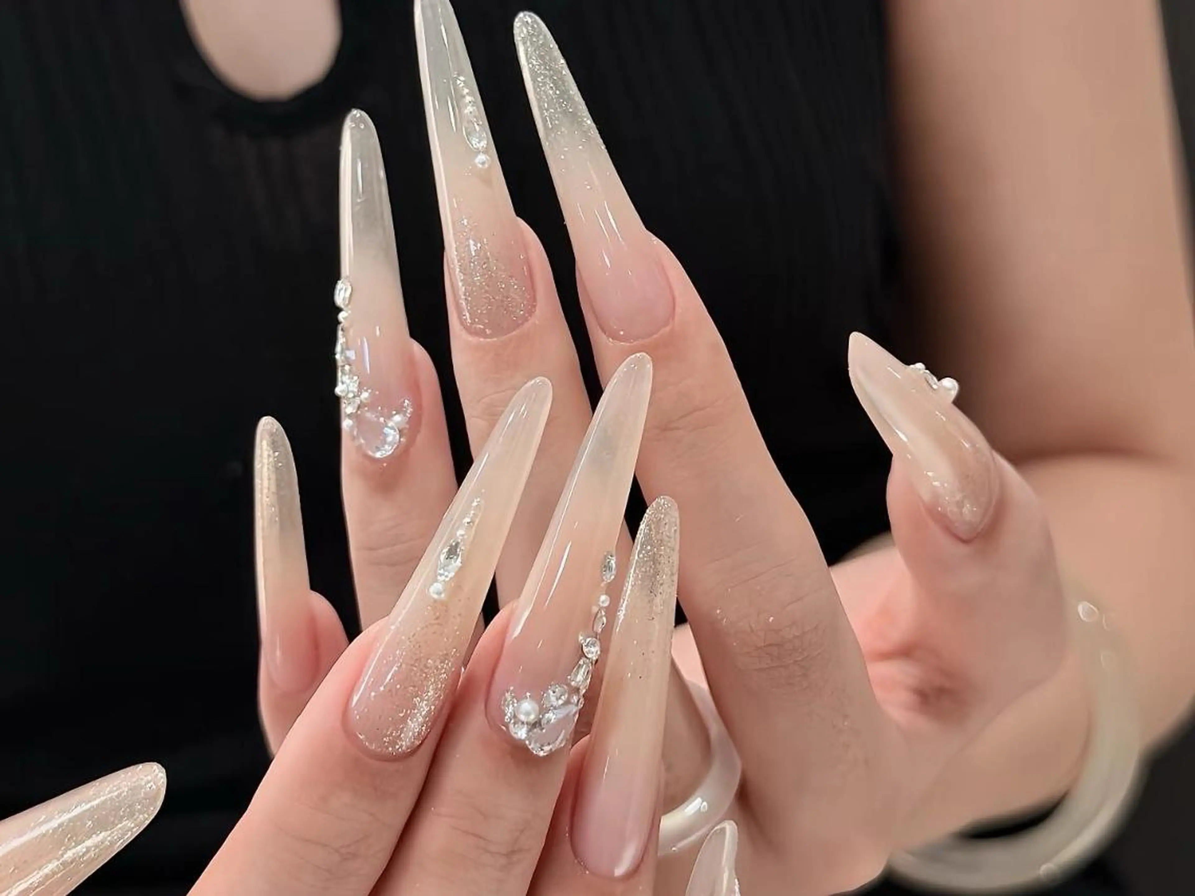 ネイル カジュアル グラデーション ロングネイル シンプルネイル ストーンネイル ハンドネイル ハンドケア 🎀Kiko  🎀のネイルデザイン