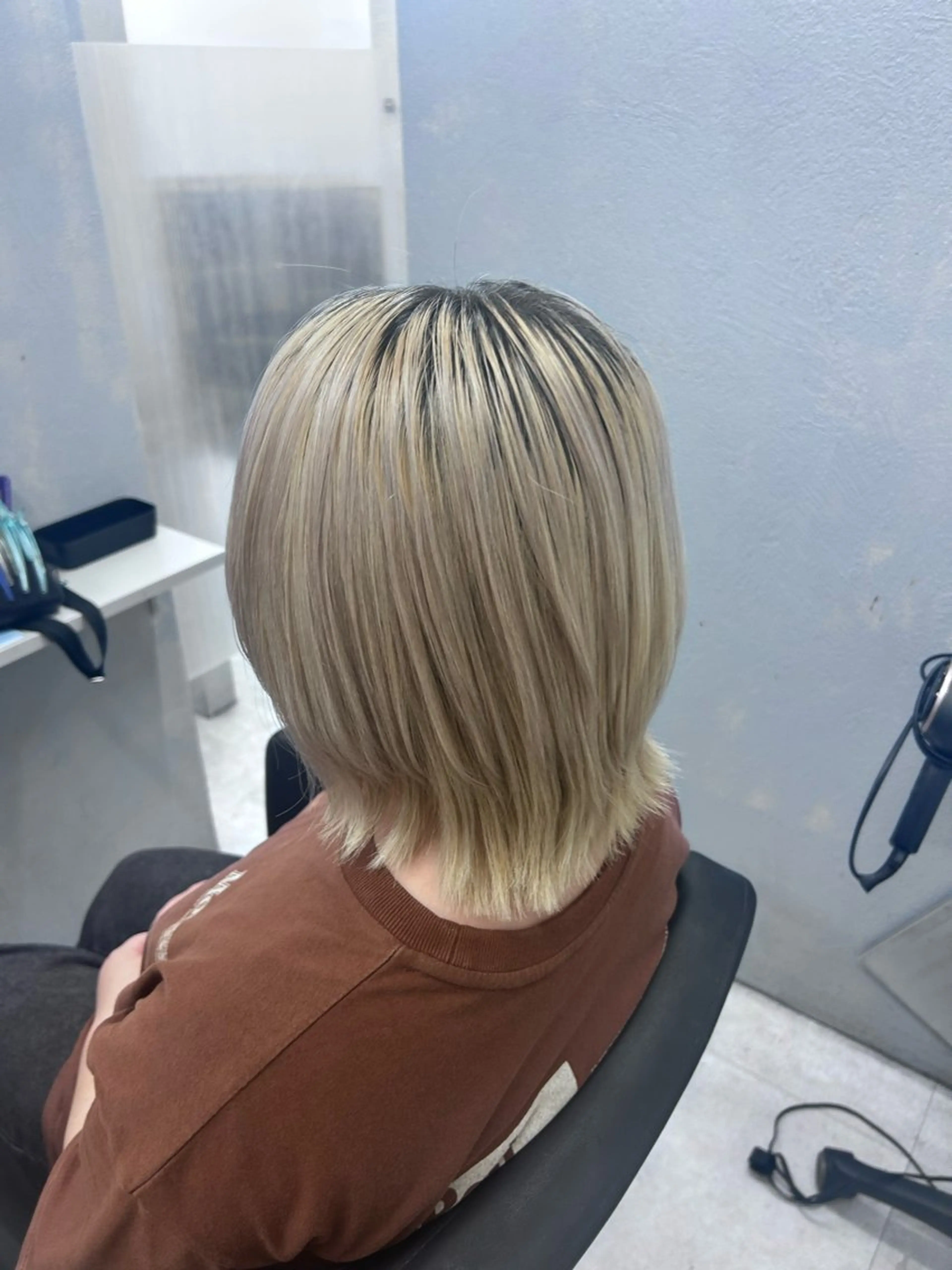 ミディアム レイヤーカット ハイトーン🎀 暖色系カラー🎀愛美のヘアスタイル