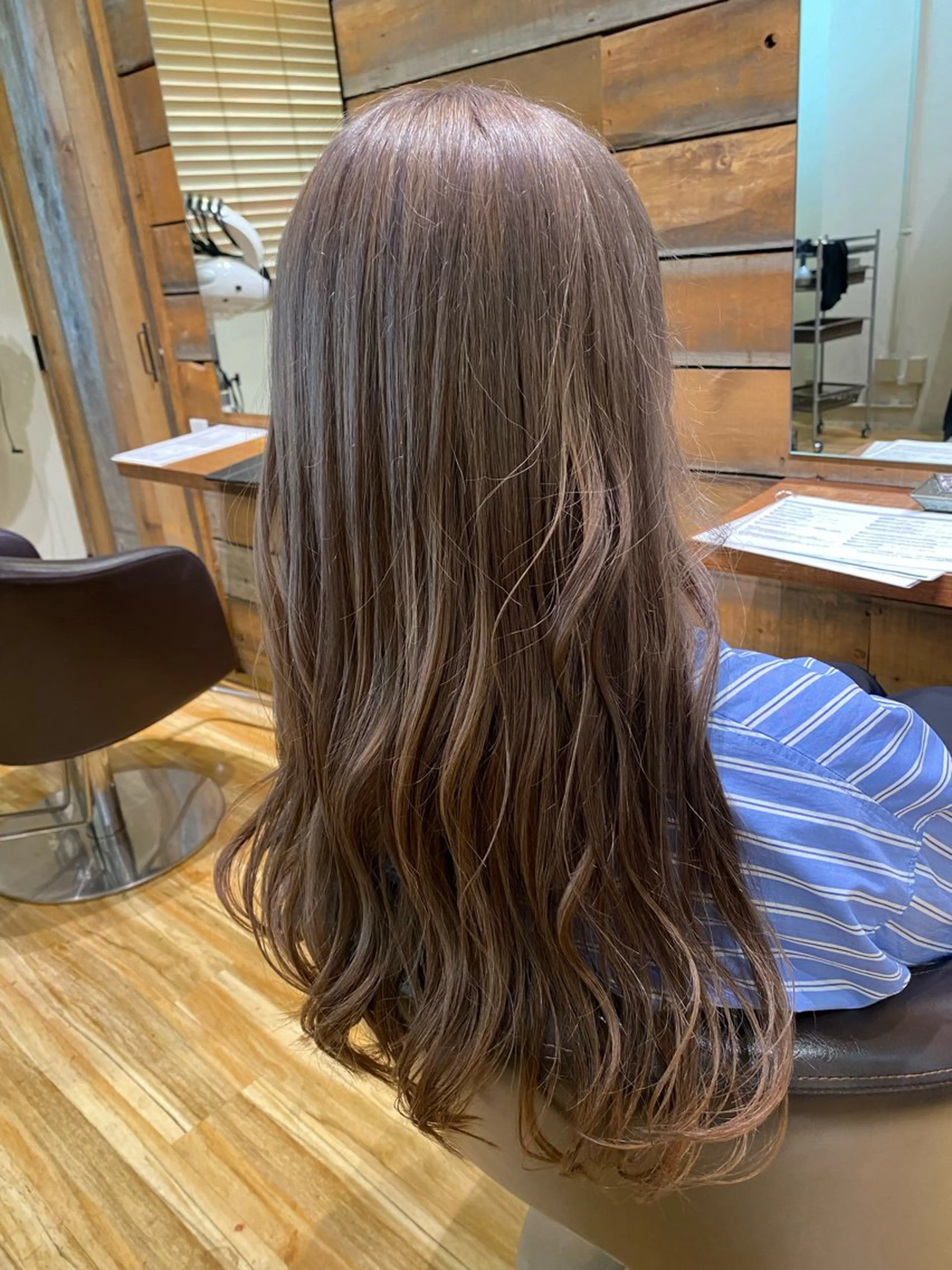 ロング カラー ベージュカラー 透明感カラー ミルクティーベージュ ヘアカラー トリートメント 三戸 修平のヘアスタイル