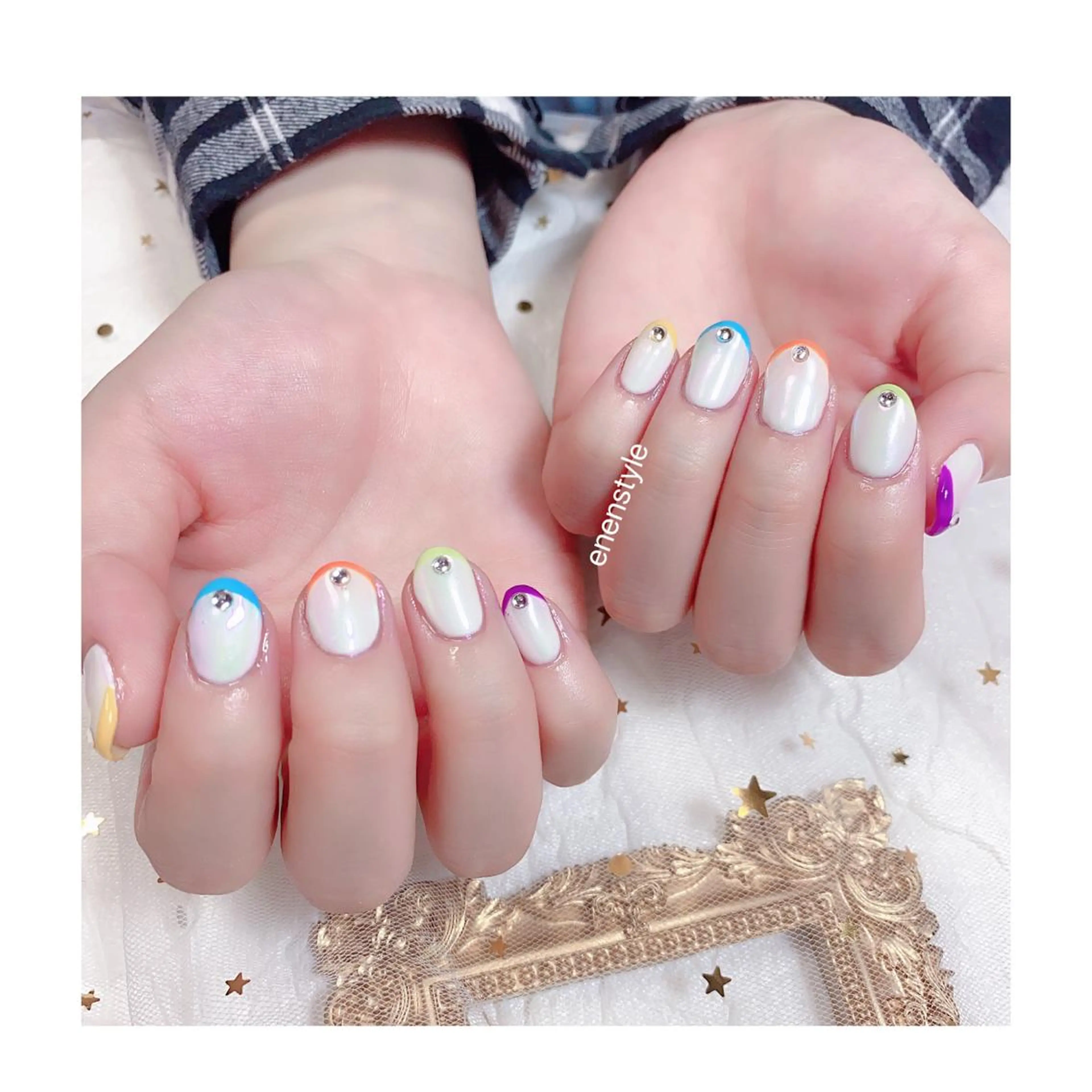 ショート ネイル オーロラネイル ジェルネイル 持ち込み ニュアンスネイル オフィスネイル 👑enen style👑のネイルデザイン