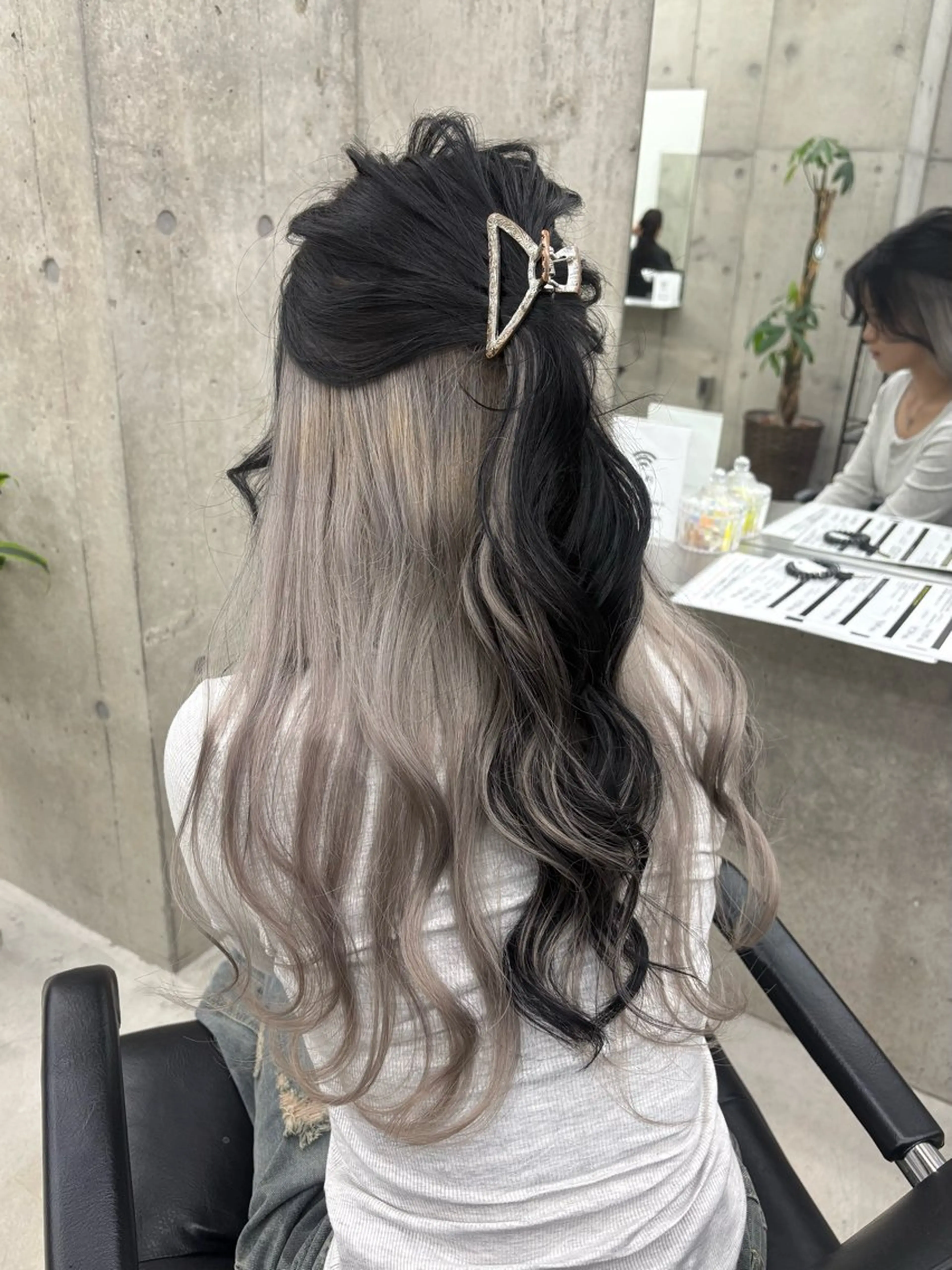 ロング ヘアカラー 福田 彩心のヘアスタイル