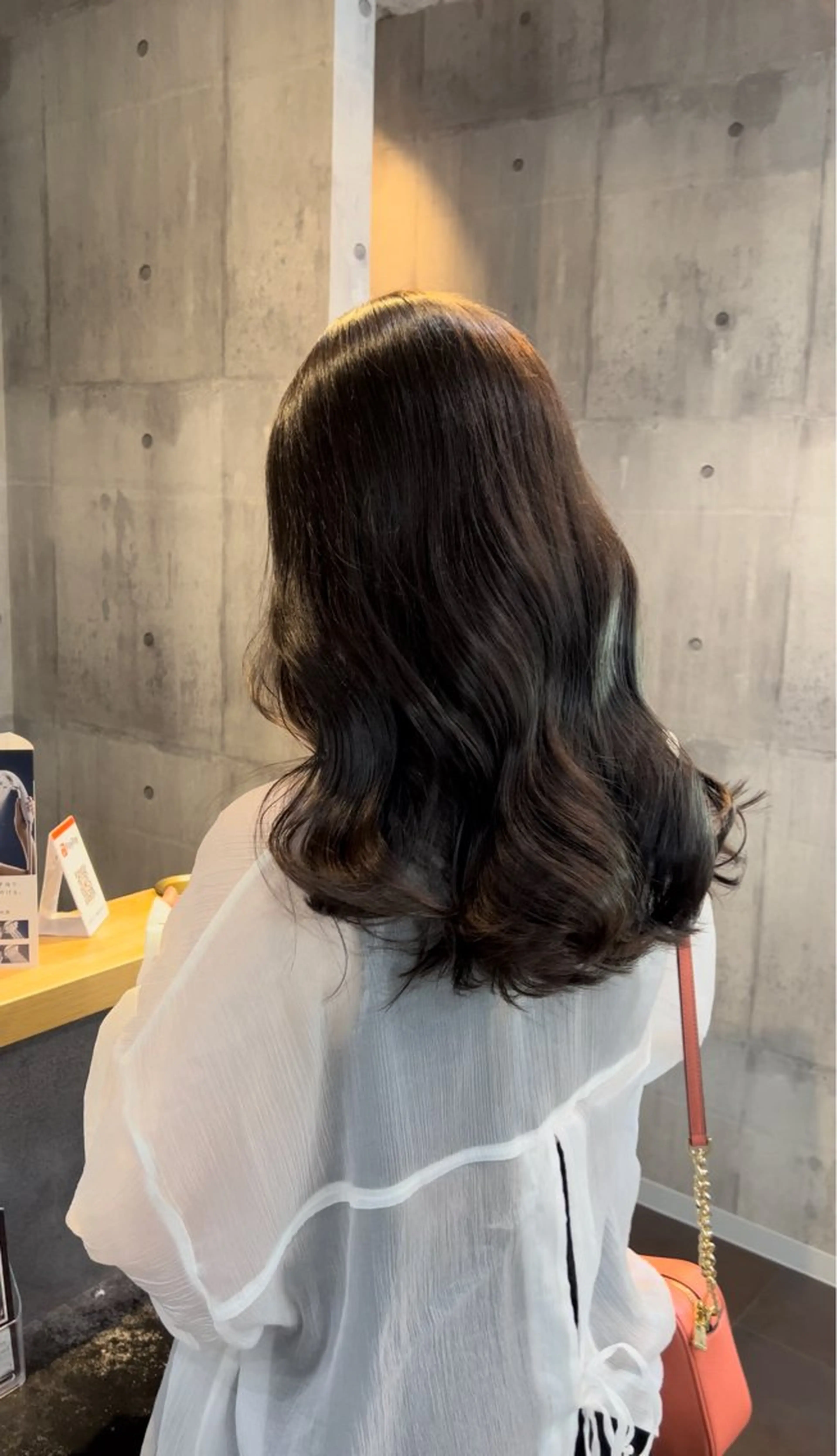 セミロング 推し活に可愛く艶モテ カラー/巻きキョウコのヘアスタイル