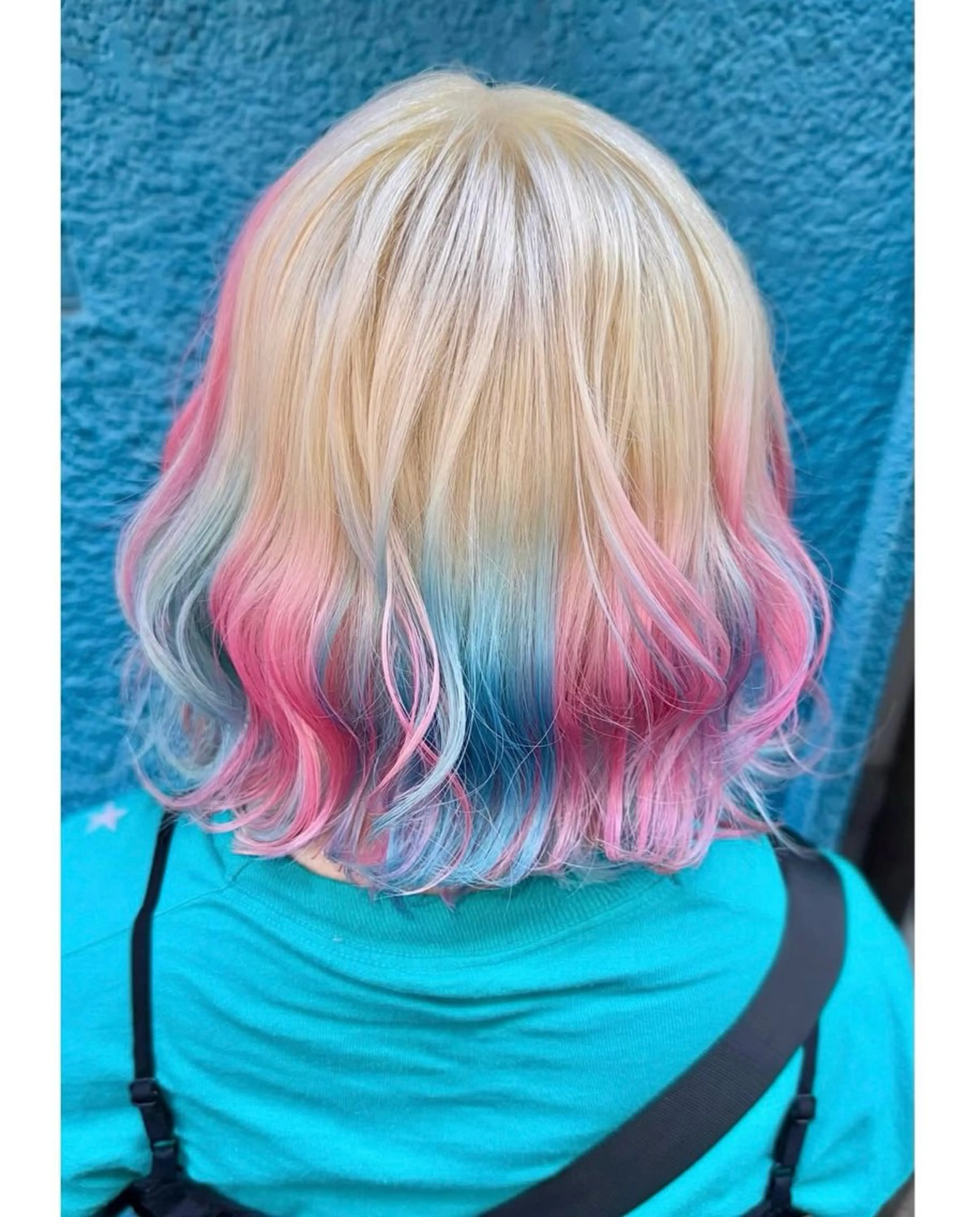 ショート ヘアカラー TSUNO🦖 派手髪/オタク美容師のヘアスタイル