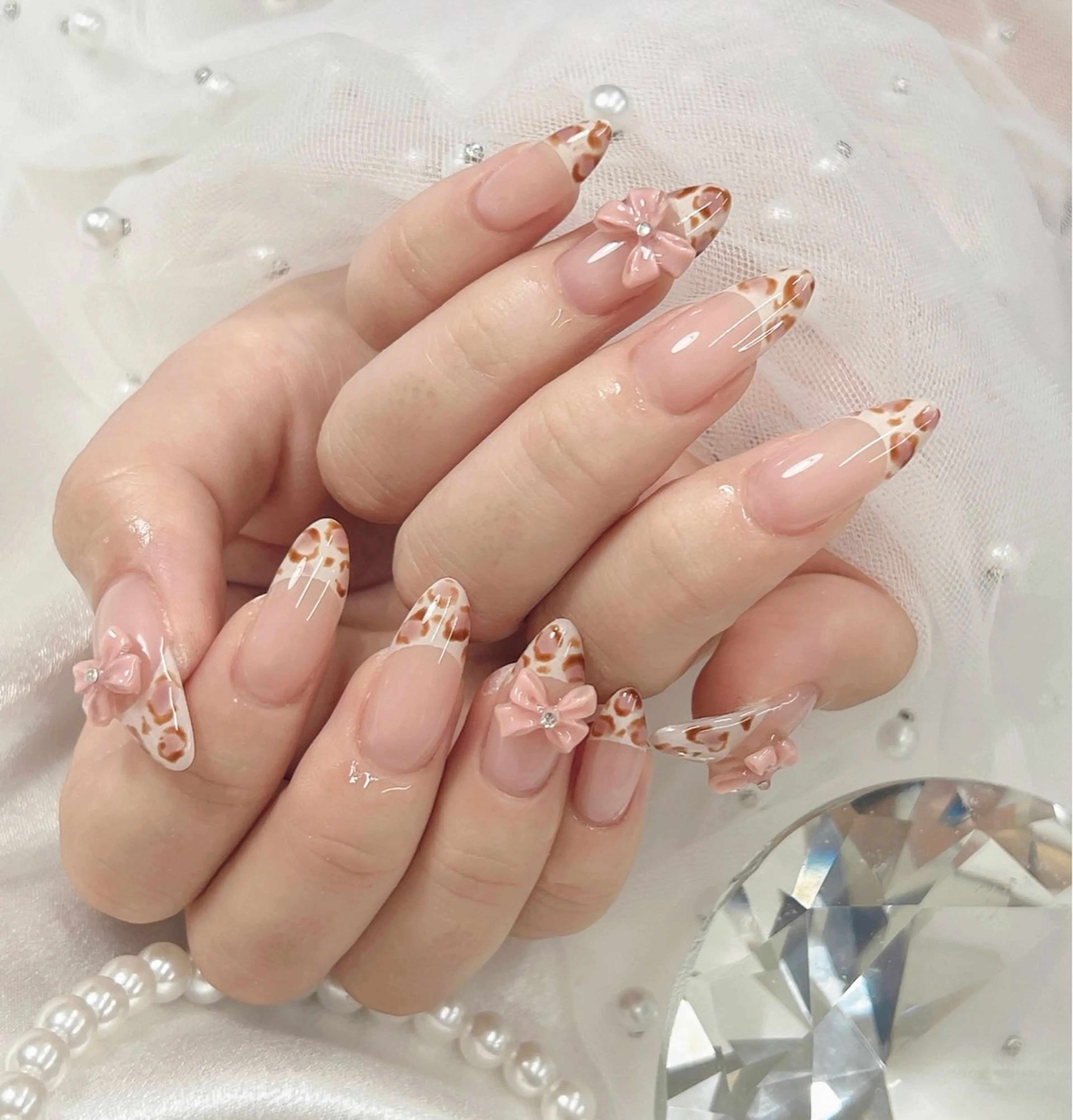 ネイル フレンチネイル リボン ハンドネイル bijou nails　蓮のネイルデザイン
