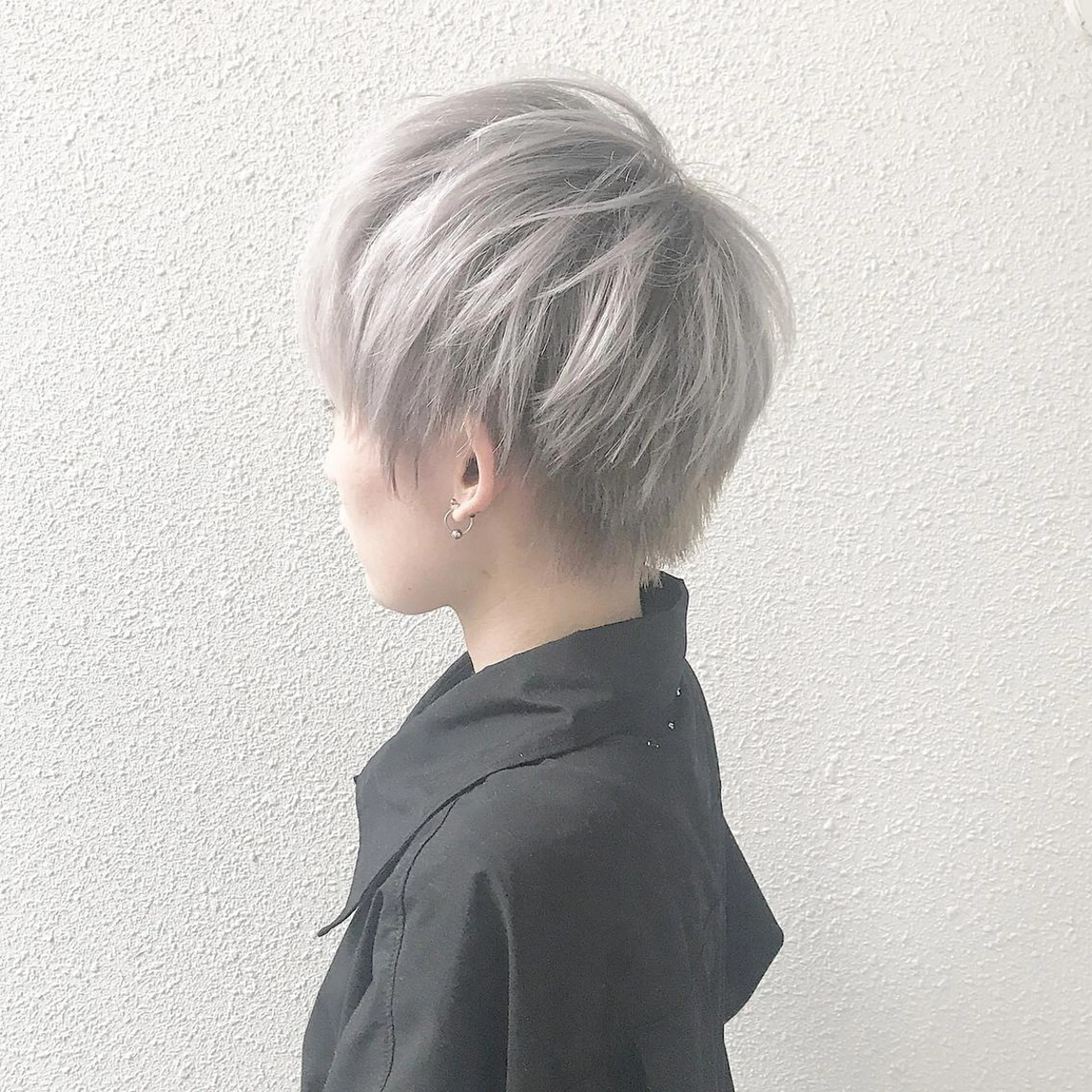 ショート カラー 黒髪 ブリーチ ケアブリーチ カット ヘアカラー トリートメント CHERIEブリーチ ダブルカラー　天神のヘアスタイル