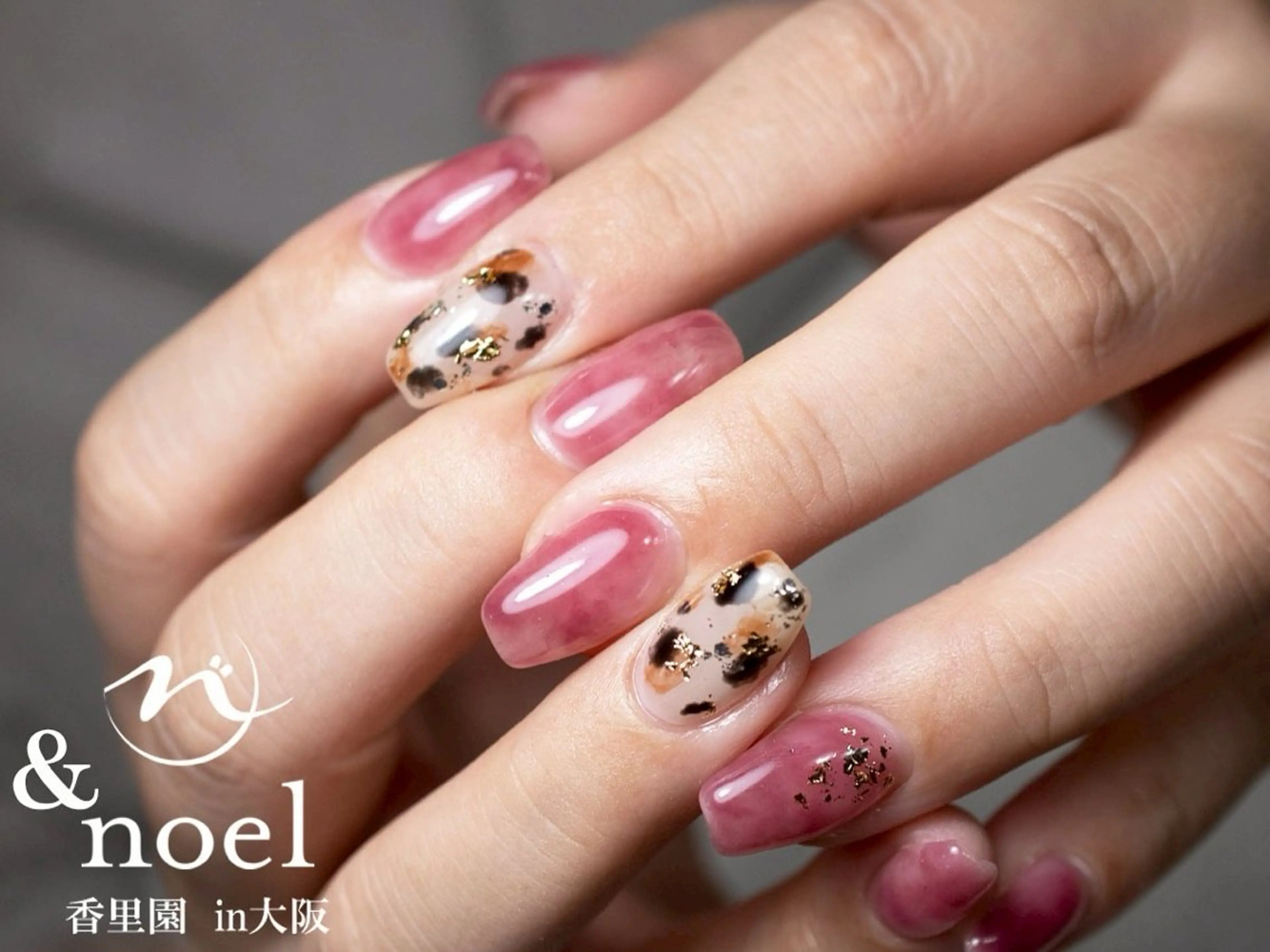 ネイル アニマル柄 べっ甲ネイル ニュアンスネイル ピンク ホワイト ハンドネイル Nailsalon &Noelのネイルデザイン