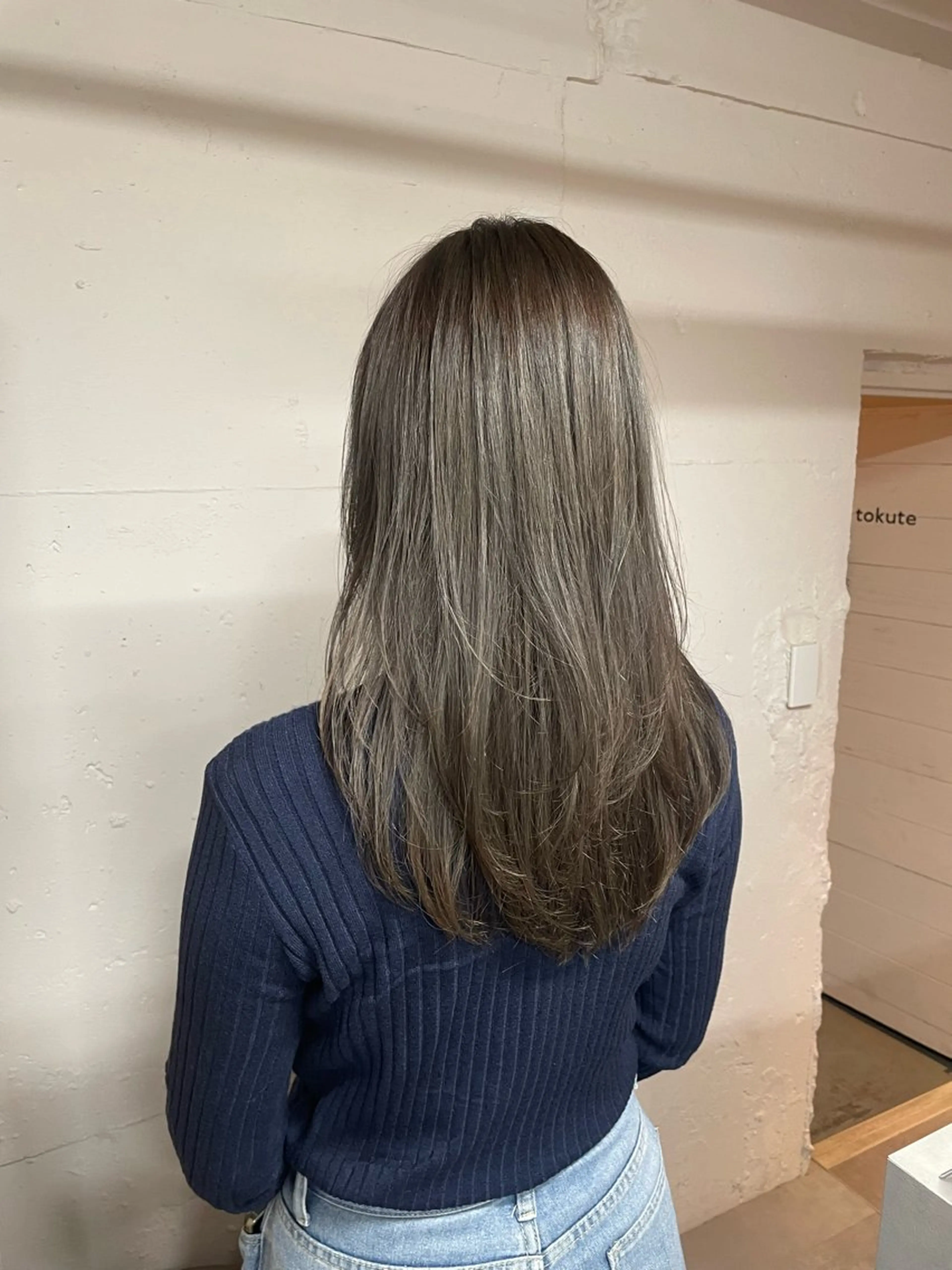 セミロング ヘアカラー tokute 中野真咲🐺のヘアスタイル