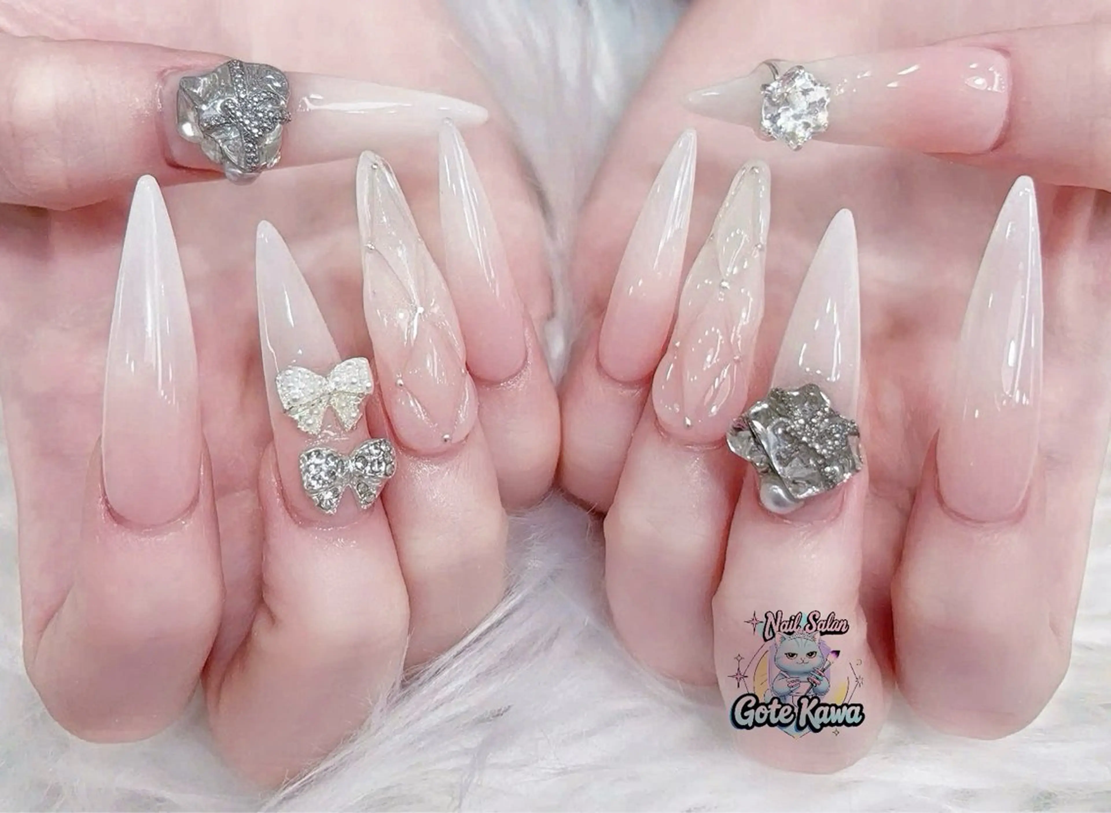 ネイル アートネイル キラキラネイル スカルプネイル ハンドネイル ハンドケア Gote Kawa nail salonのネイルデザイン