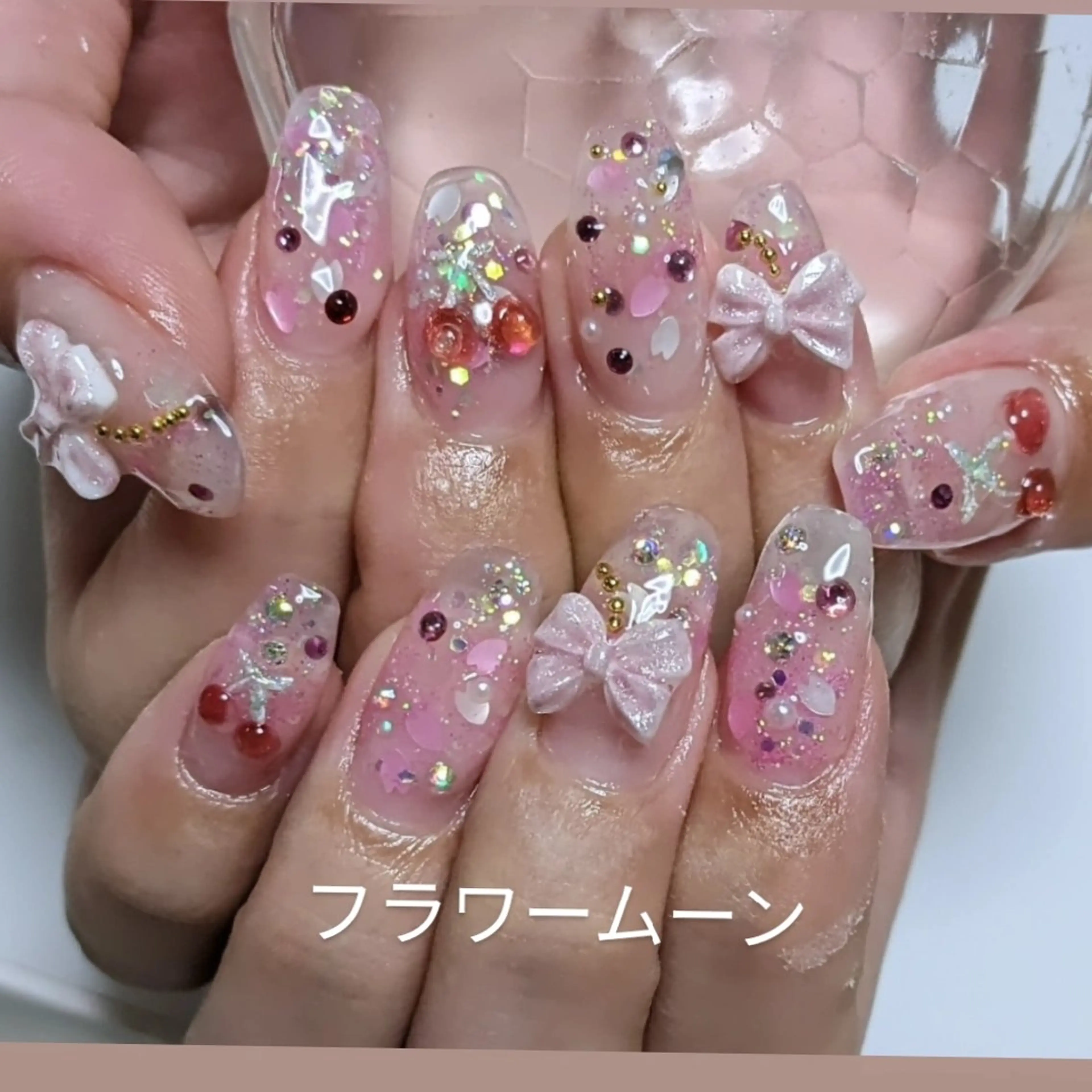 ネイル クリアネイル ホログラムネイル スカルプネイル ハンドネイル ハンドケア フラワー ムーンのネイルデザイン