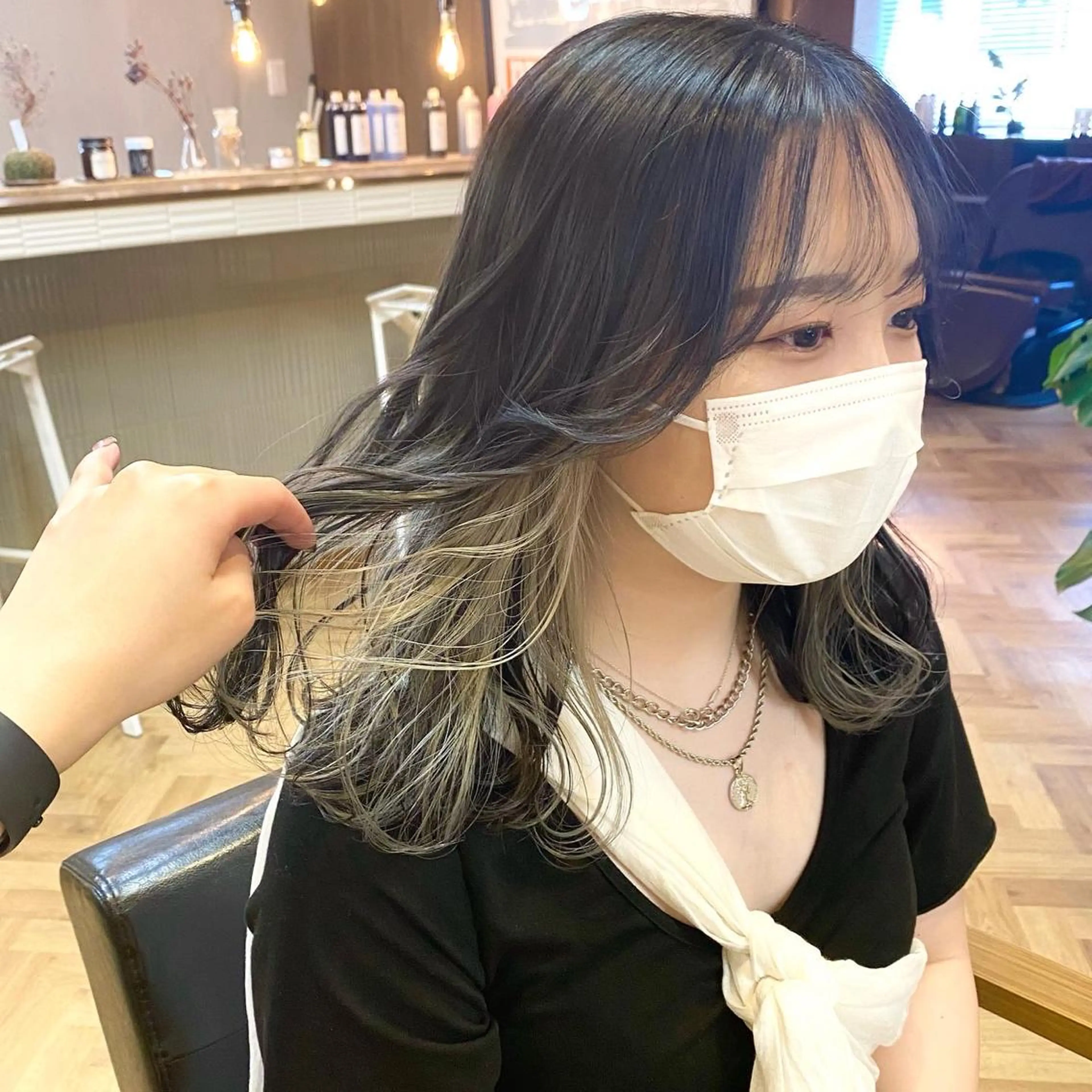 ミディアム カラー パーマ ヘアアレンジ メンズ キッズ ネイル マツエク・マツパ ホワイト カット ヘアカラー 前川 朋香のヘアスタイル