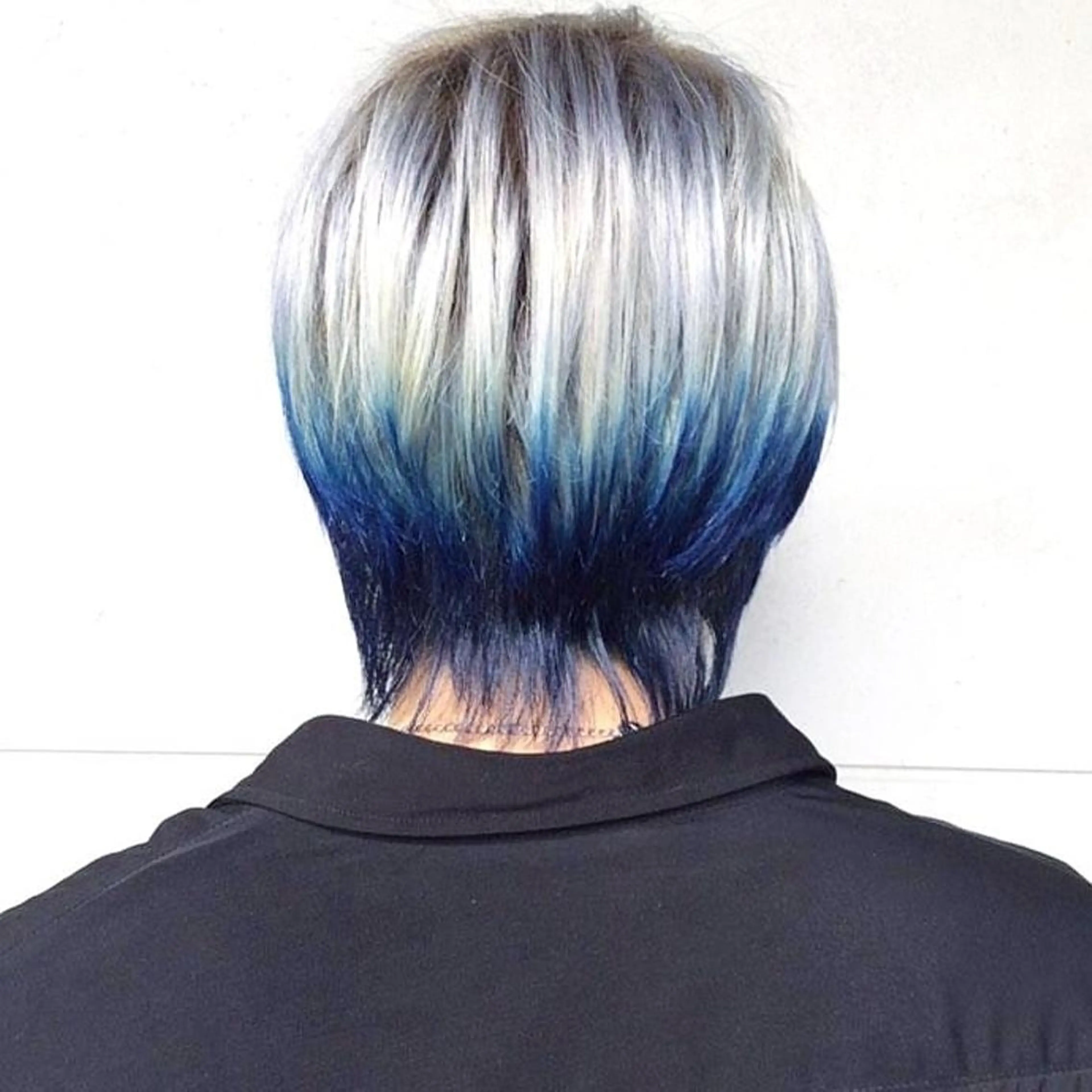 カラー メンズ メンズブリーチ メンズハイライト メンズインナーカラー ブリーチ ブルーカラー カット ヘアカラー ブリーチ/ヘアケア/ 艶髪/イギチハルのヘアスタイル