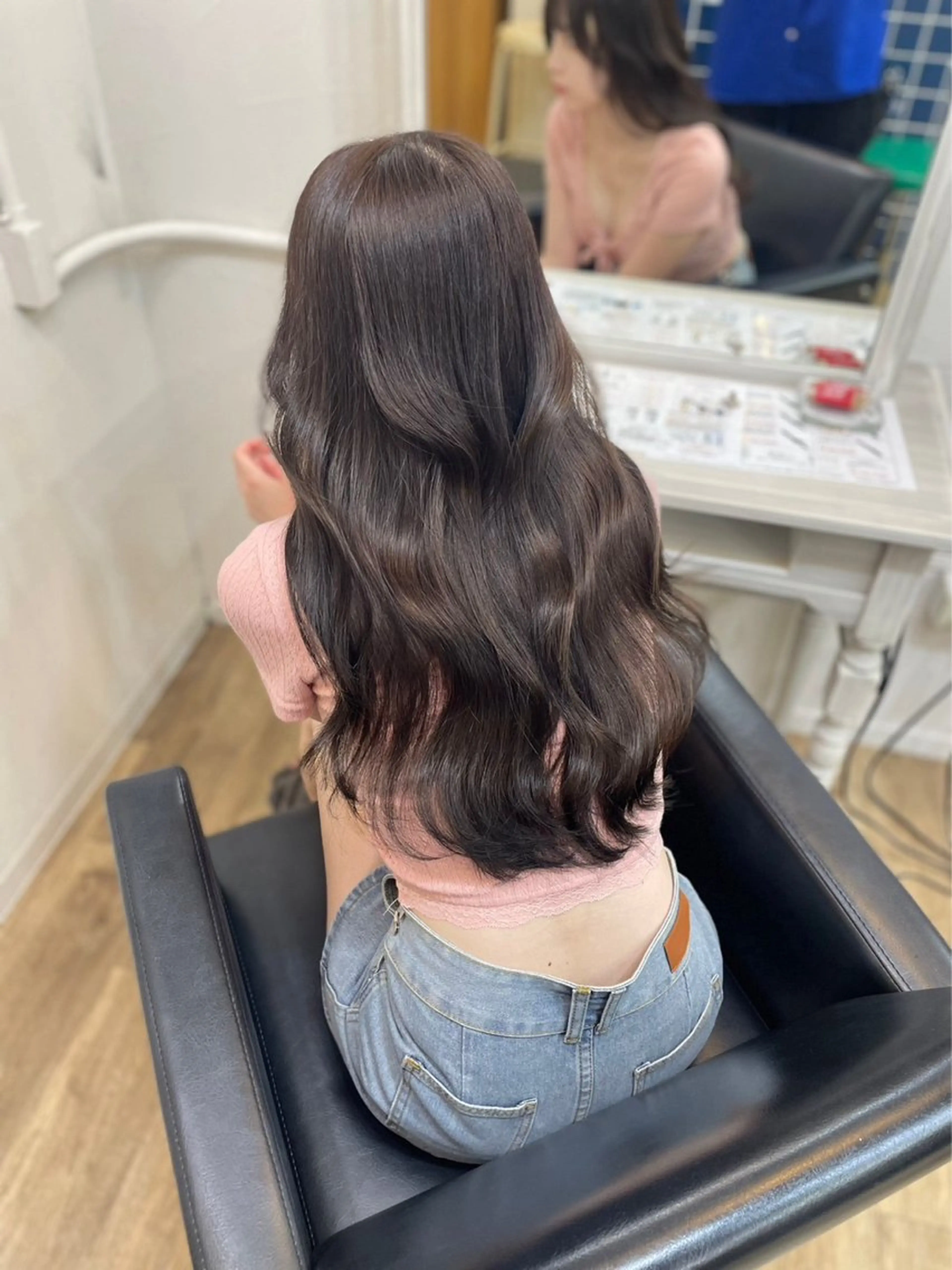 ロング ヘアカラー 渥美 舞のヘアスタイル