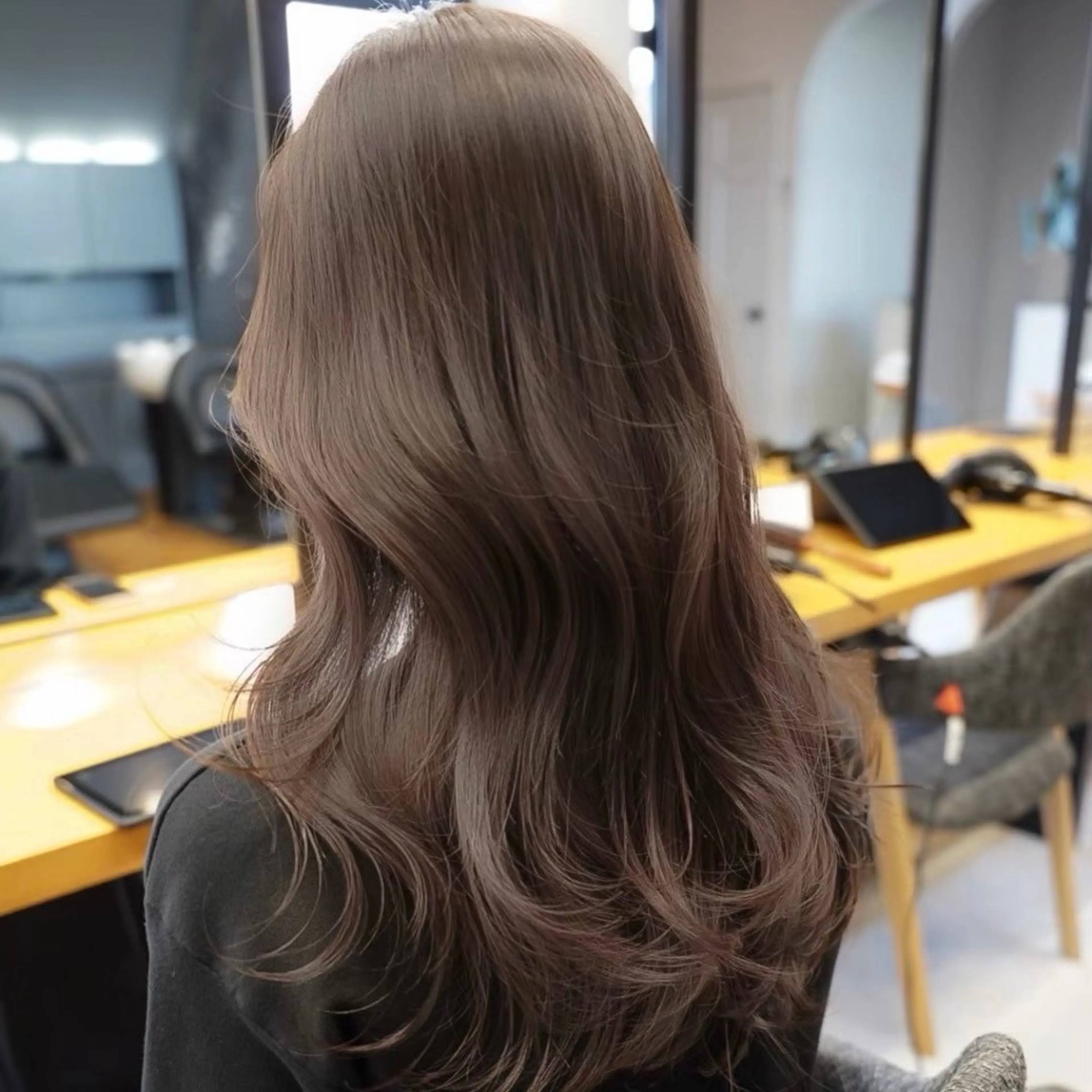 セミロング カラー アッシュ アッシュブラウン ブラウンカラー 透明感カラー 学生 カット ヘアカラー トリートメント 新宿/レイヤー/ 透明感カラーしょうごのヘアスタイル